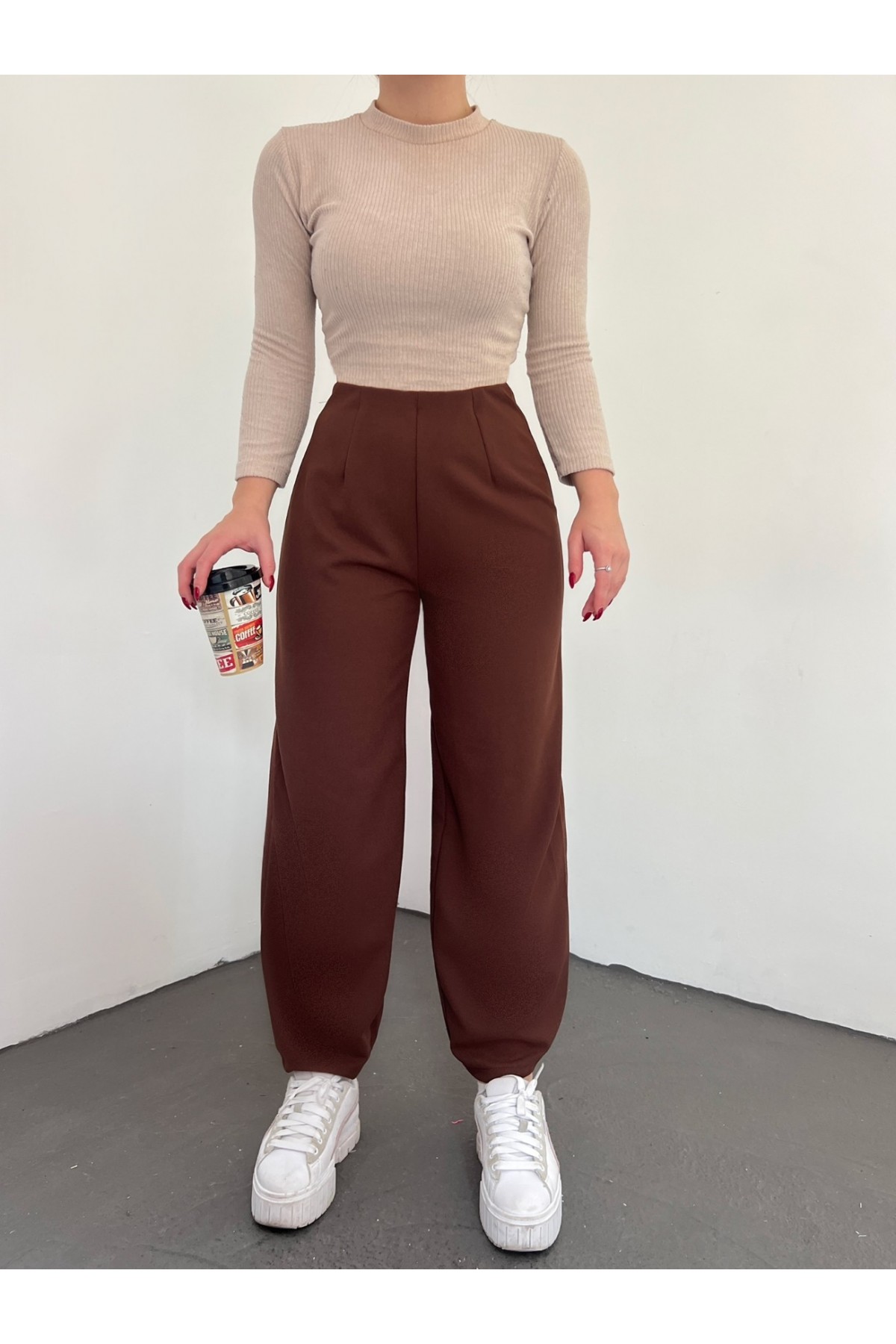 Balloon Trousers with Elastic Waist -Brown