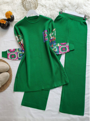 Arm and Front Ethnic Patterned Winter Knitwear Set -Green
