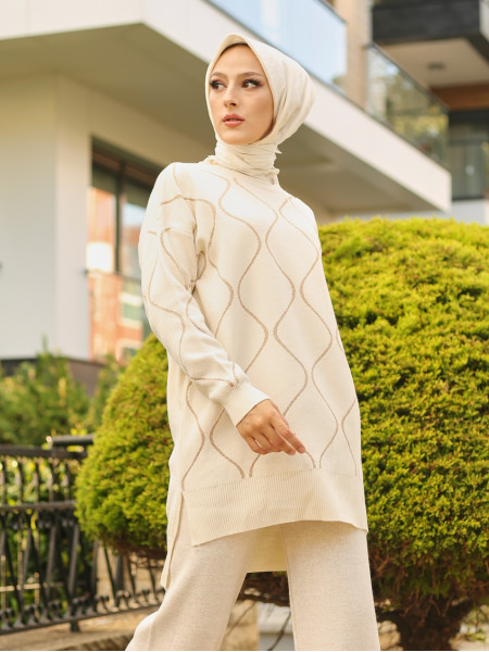 Back Long Spiral Pattern Knitwear Tunic -Cream color