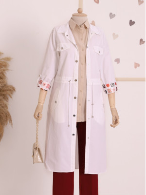 Snap Snaps All Over the Sleeves with Folded Lace-up Trench Coat -White