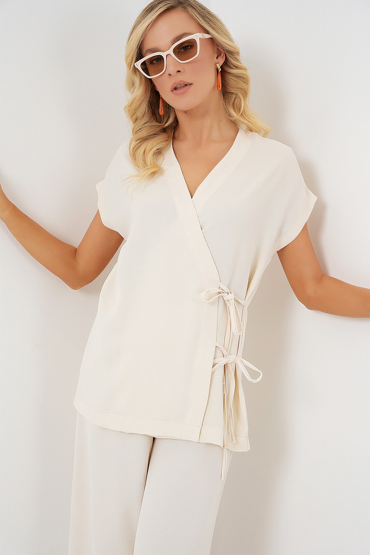 Women's Short Sleeve Lace-Up Ayrobin Two-Piece Set 6741 
