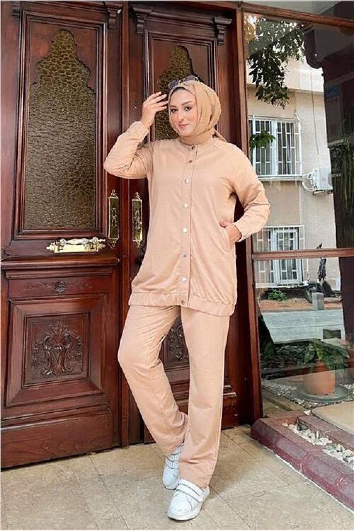 Two-Piece Simple Basic Tracksuit Sport Set with Snap Buttons and Side Pockets detay görseli