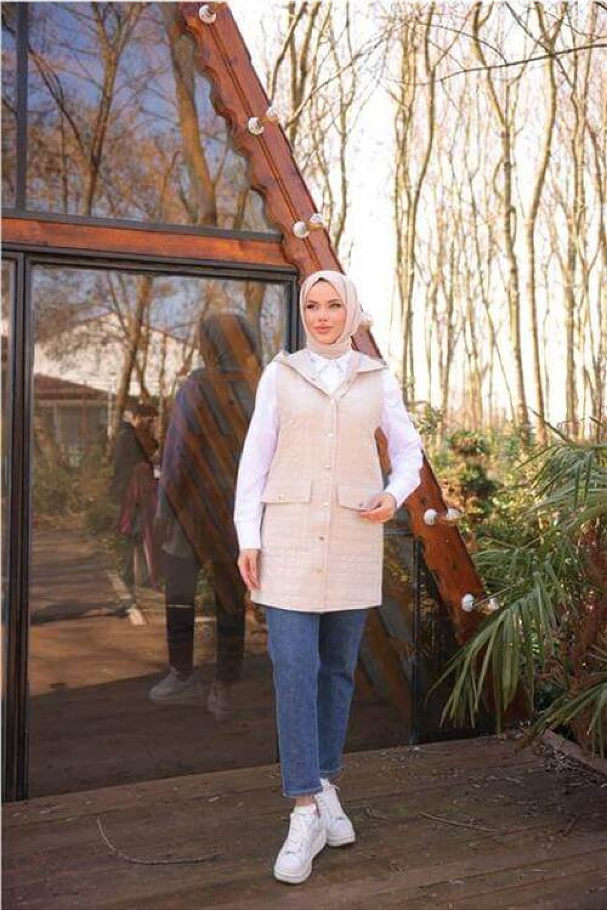 Sleeveless Quilted Vest with Pockets and Snap Buttons