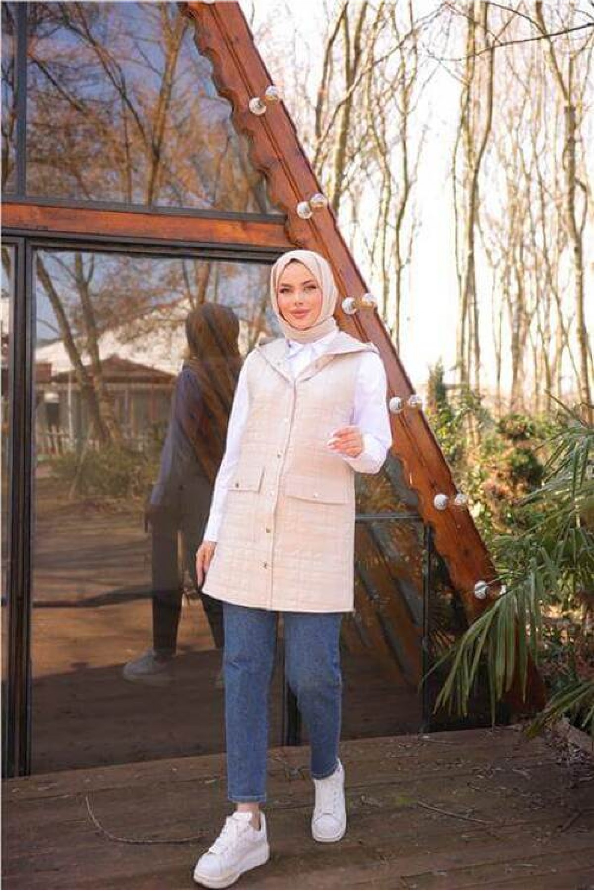 Sleeveless Quilted Vest with Pockets and Snap Buttons