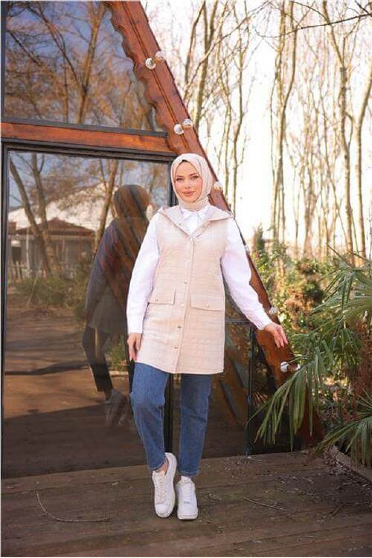 Sleeveless Quilted Vest with Pockets and Snap Buttons