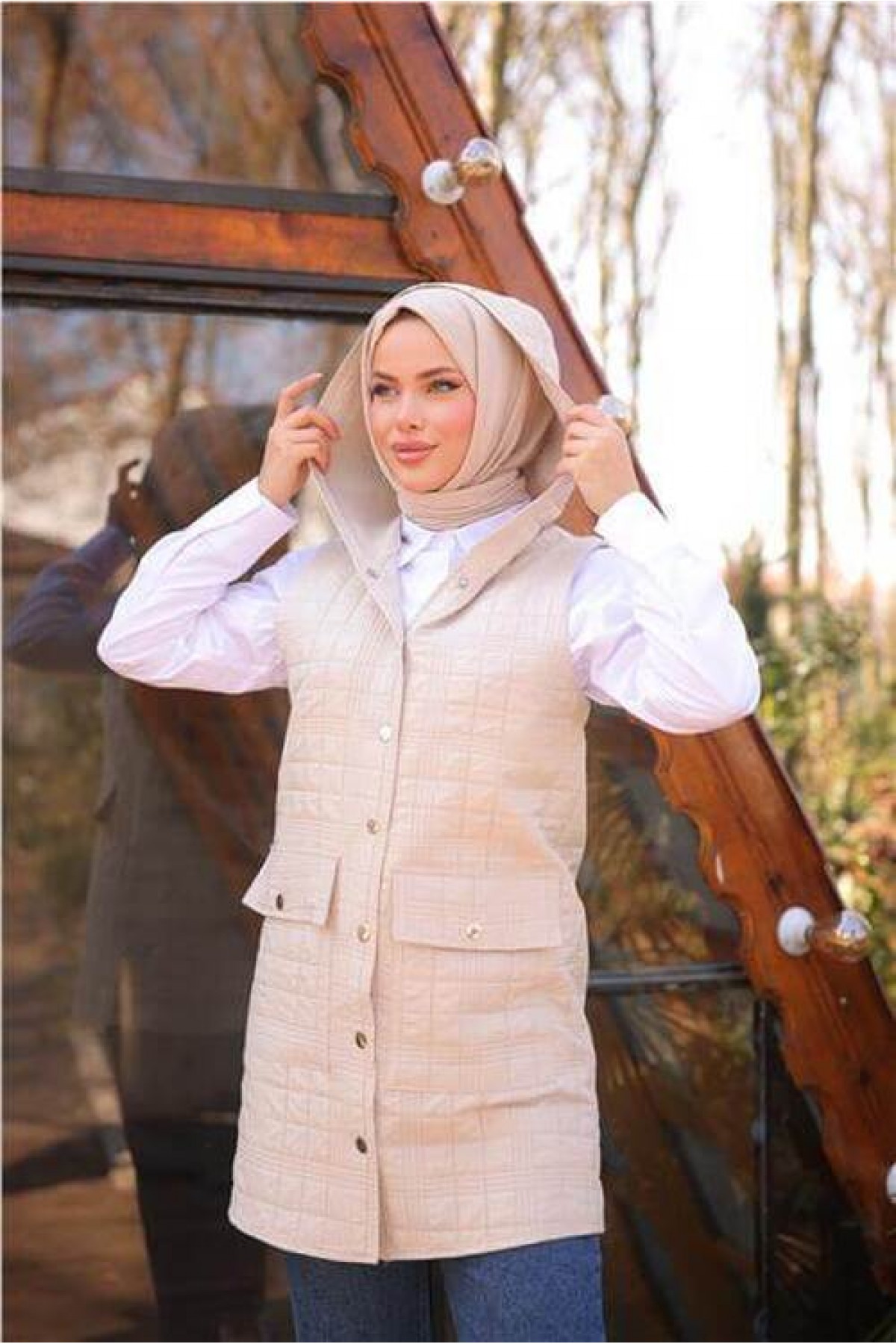 Sleeveless Quilted Vest with Pockets and Snap Buttons