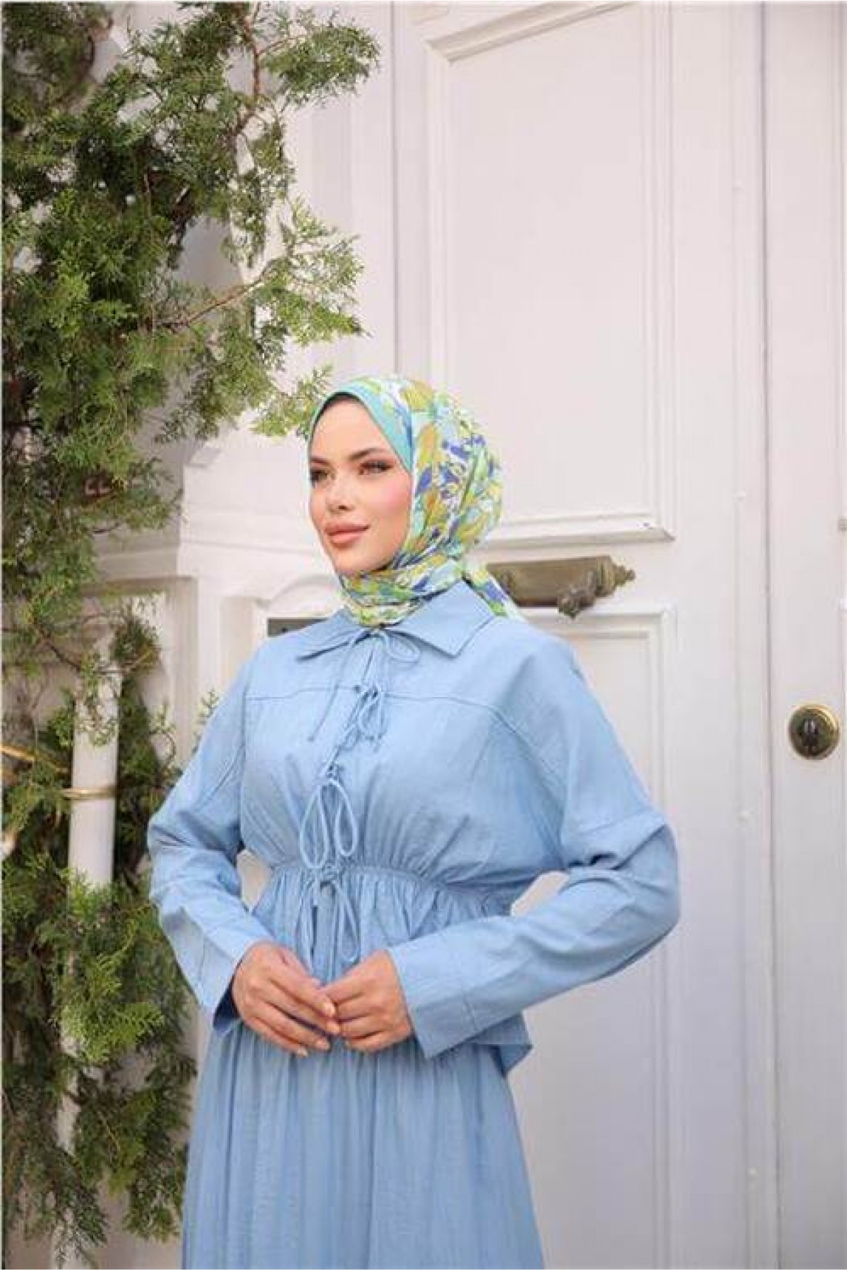 Shirt Collar Gathered, Lace-Up Short Tunic and Flowy Skirt Set