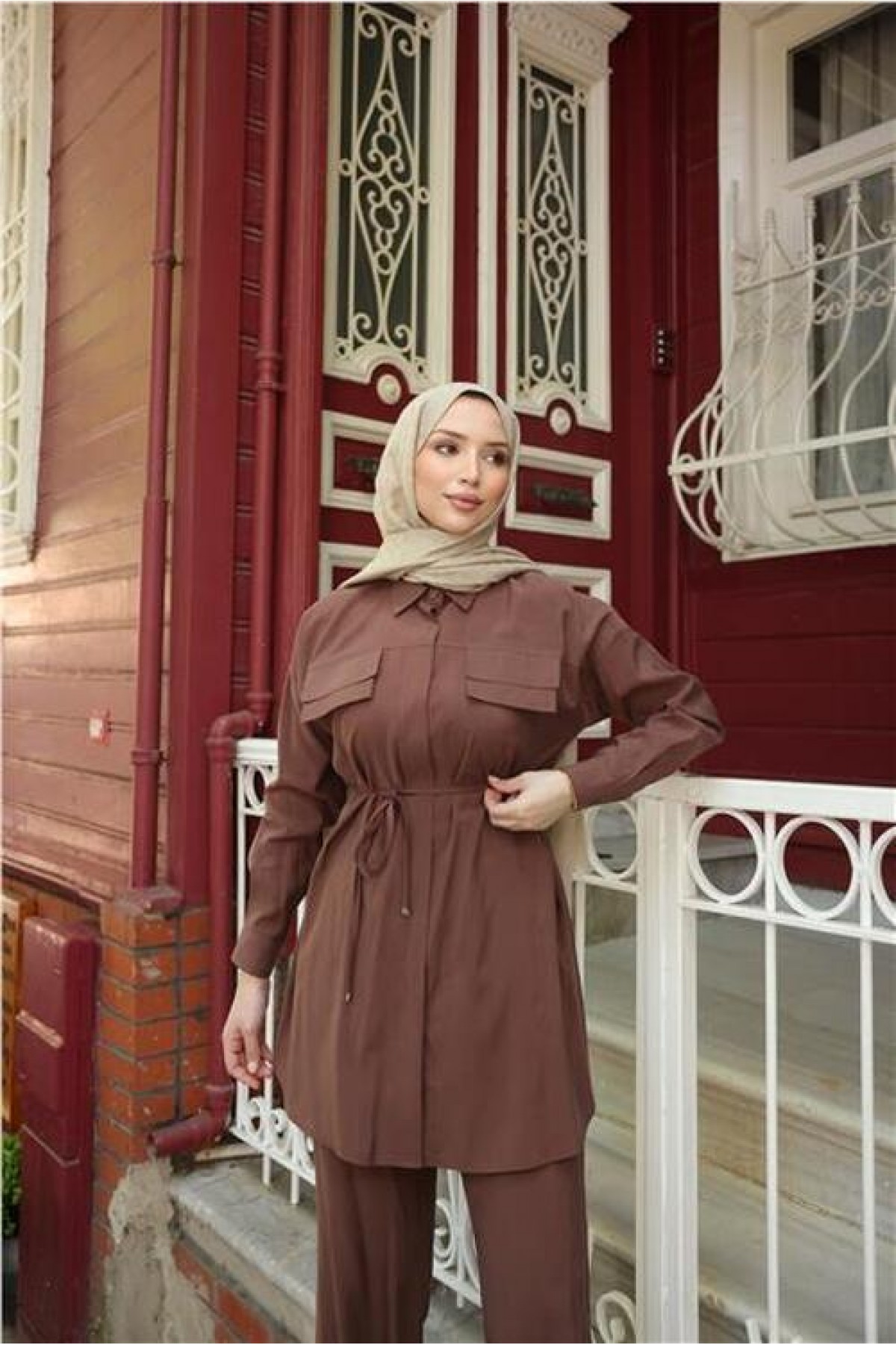 Shirt Collar, Drawstring Waist, Short Tunic, Two-Piece Hijab Tracksuit Set