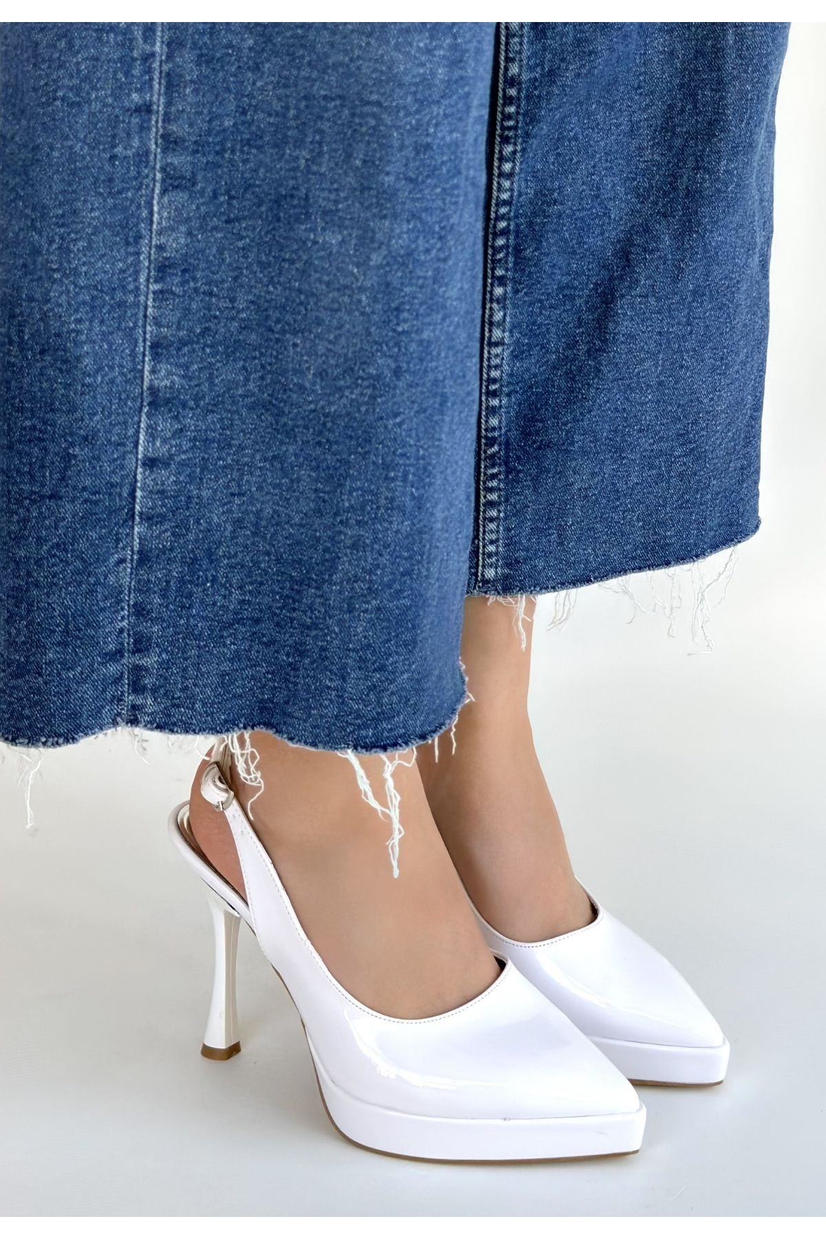 Arim White Patent Leather Platform Heel Shoes