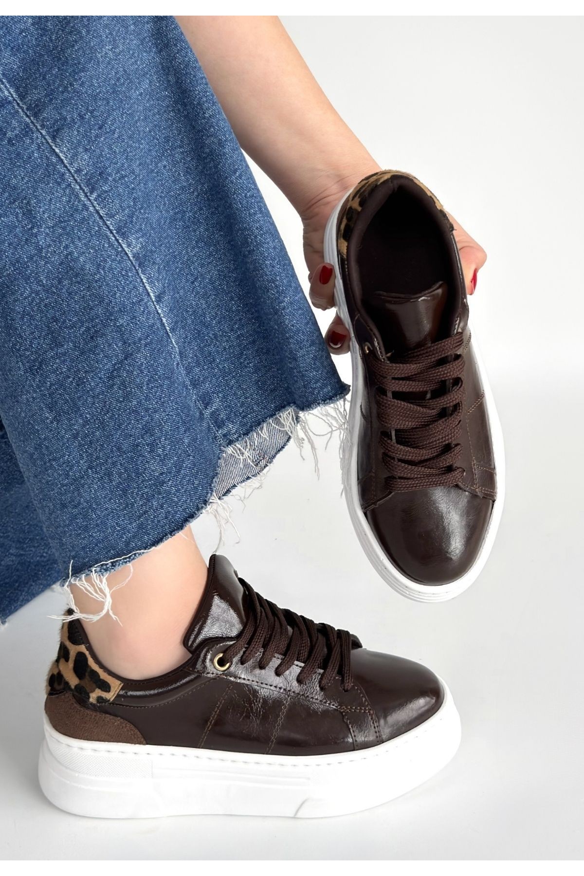 Jetan Brown Patent Leather Lace-up Sneakers