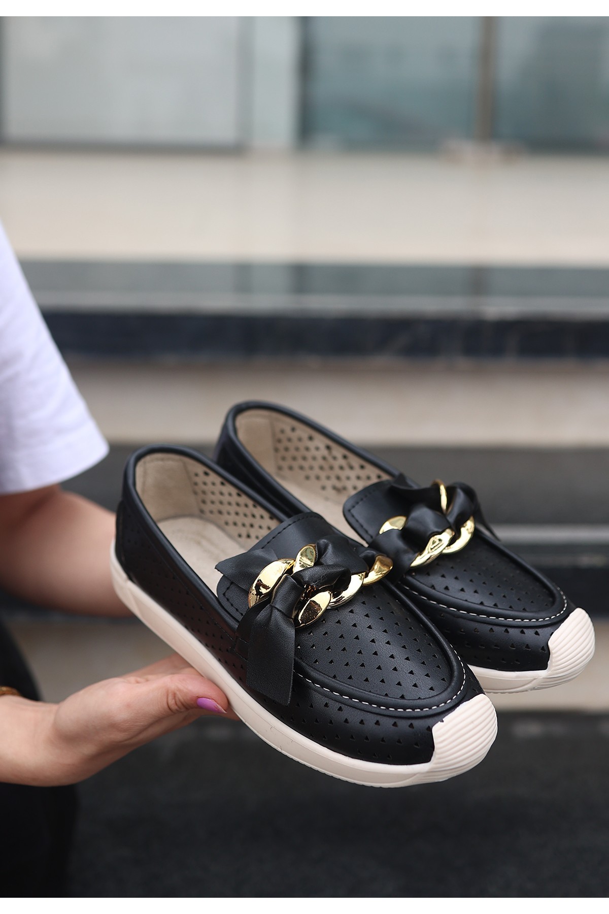 Riwan Black Leather Ballet Flats