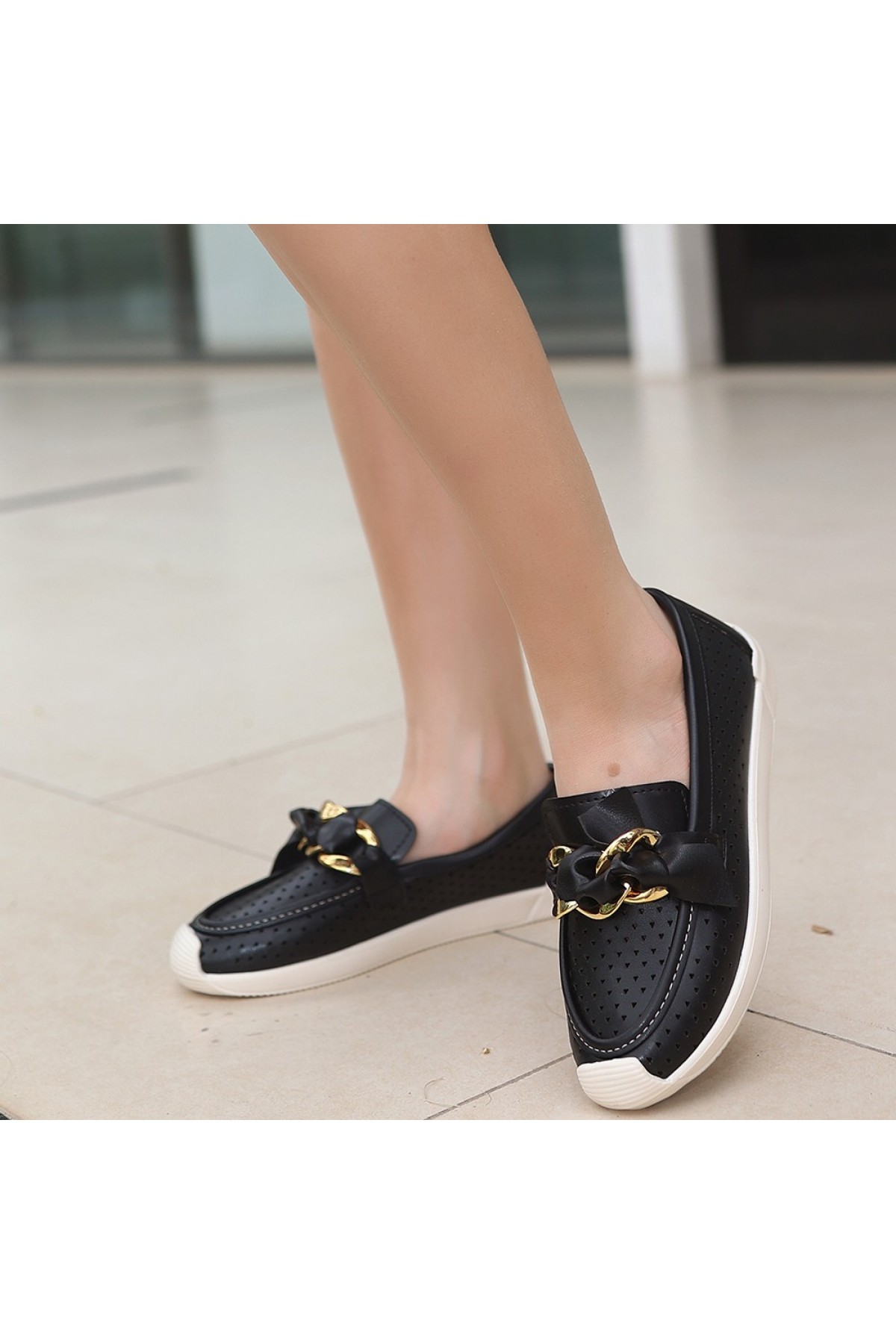 Riwan Black Leather Ballet Flats
