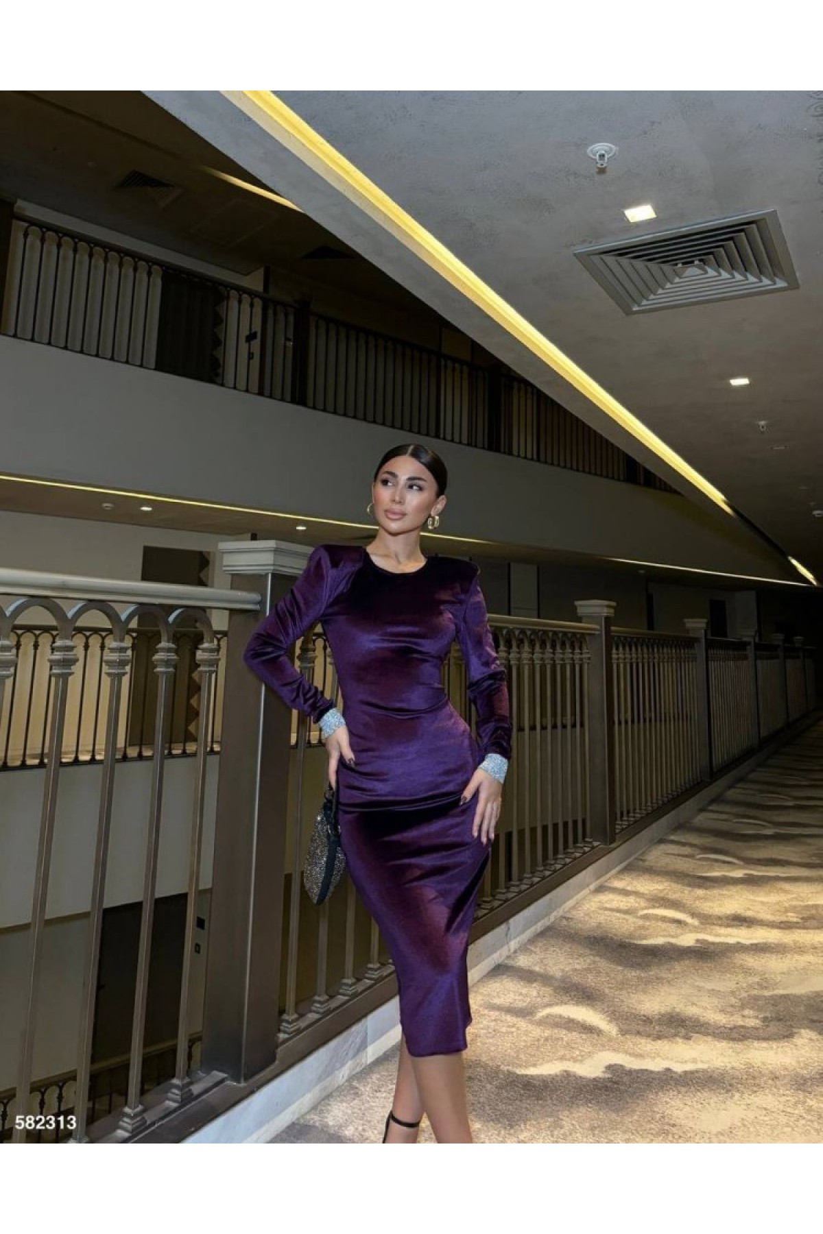 Women's Crew Neck Padded Cuff Detail Velvet Fabric Midi Length Dress