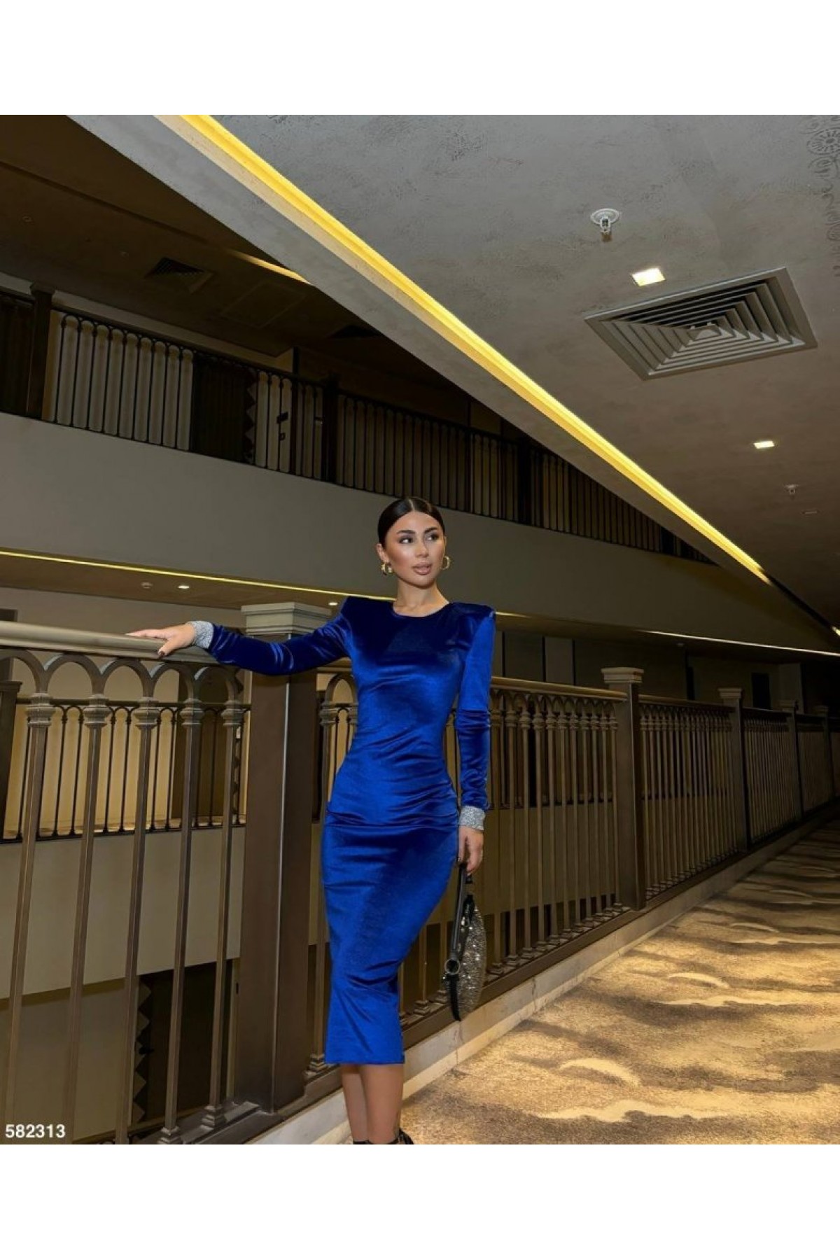 Women's Crew Neck Padded Cuff Detail Velvet Fabric Midi Length Dress