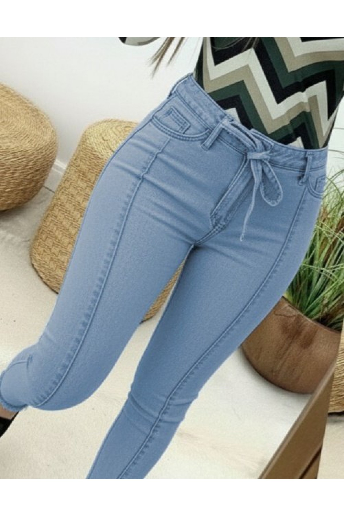 Women's High Waist Belted Ripped Detailed Jeans