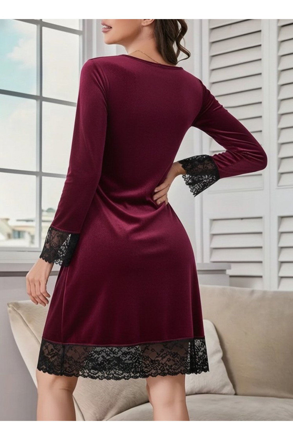 Women's Long Sleeve V-Neck Lace Mini Velvet Dress
