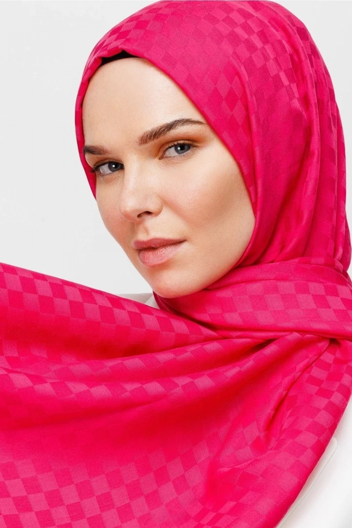 وشاح قطني بنقشة مربعات جاكار 