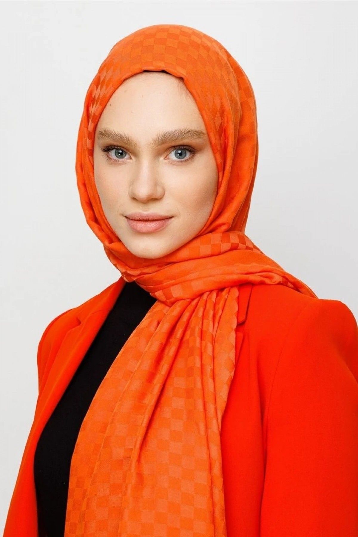 وشاح قطني بنقشة مربعات جاكار 