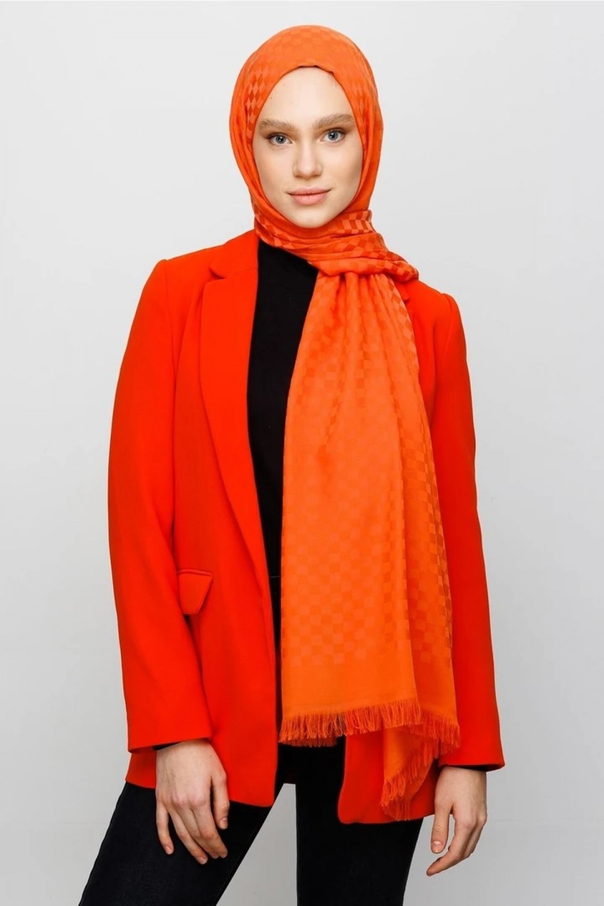 وشاح قطني بنقشة مربعات جاكار 