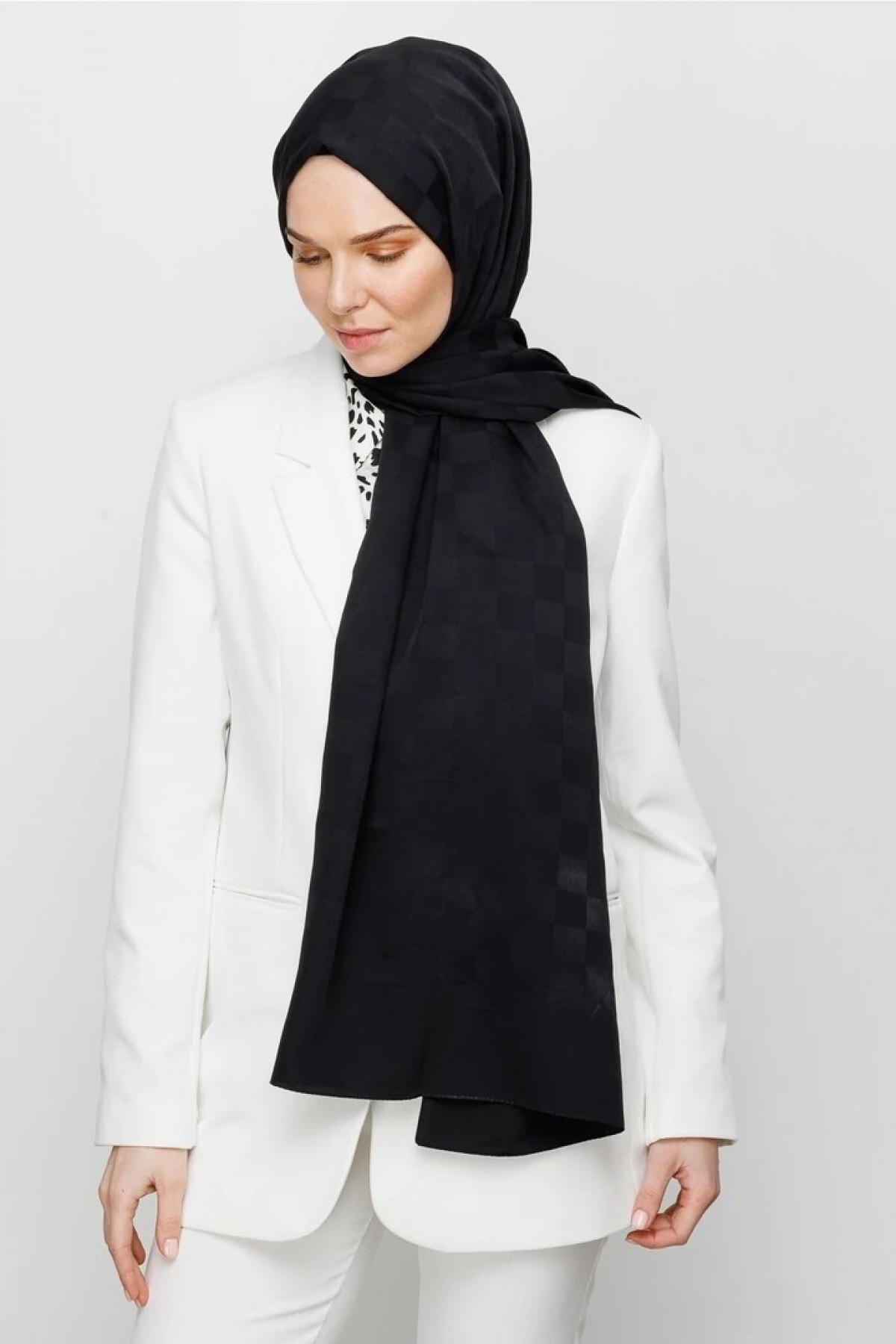 Checkerboard Pattern Silky Jacquard Shawl 