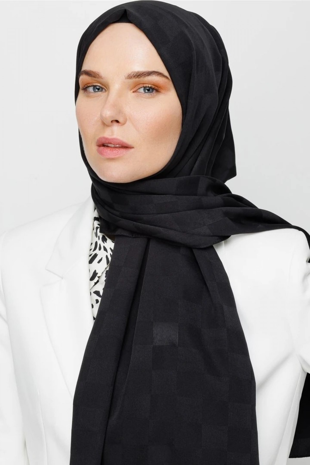 Checkerboard Pattern Silky Jacquard Shawl 