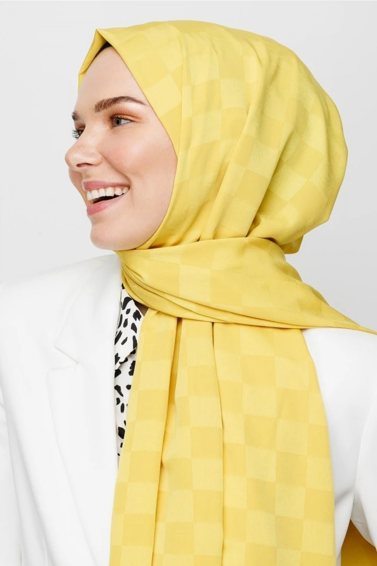 Checkerboard Pattern Silky Jacquard Shawl 