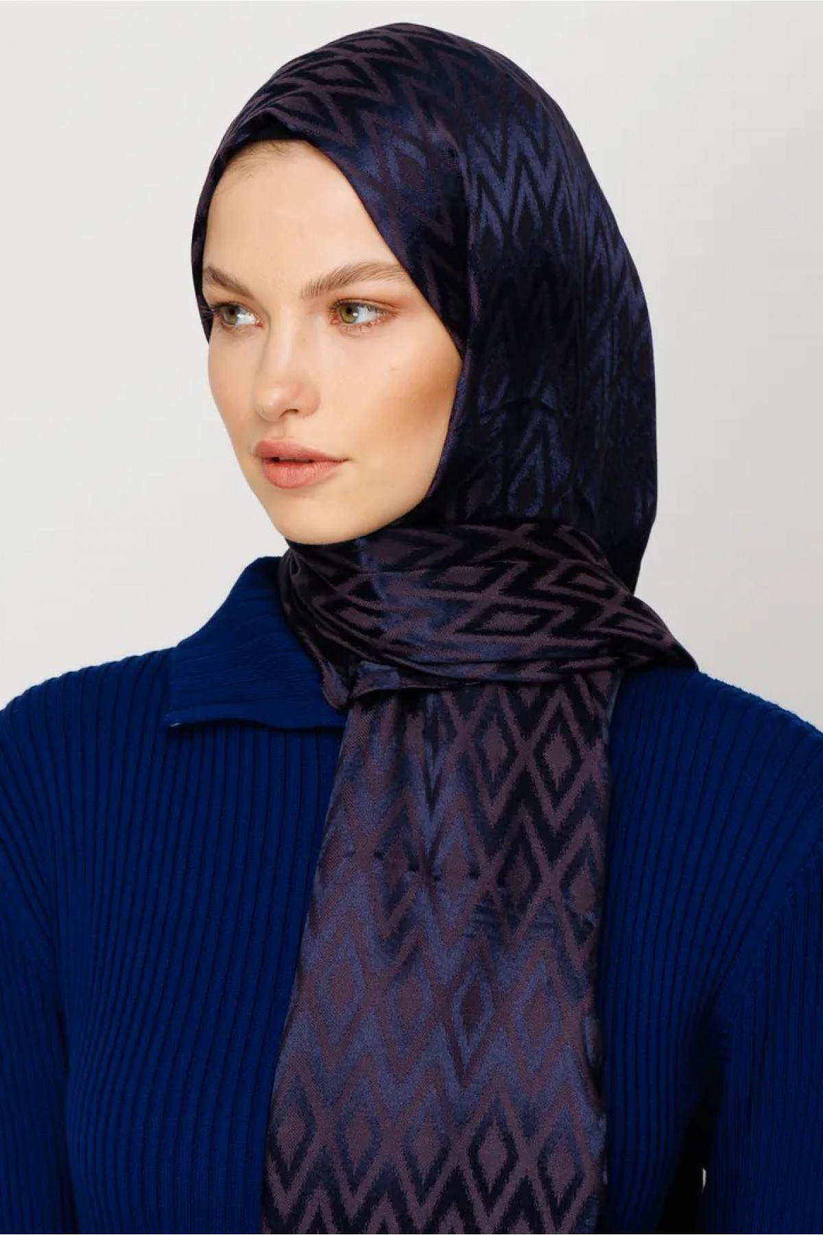 Tile Pattern Shiny Jacquard Shawl 