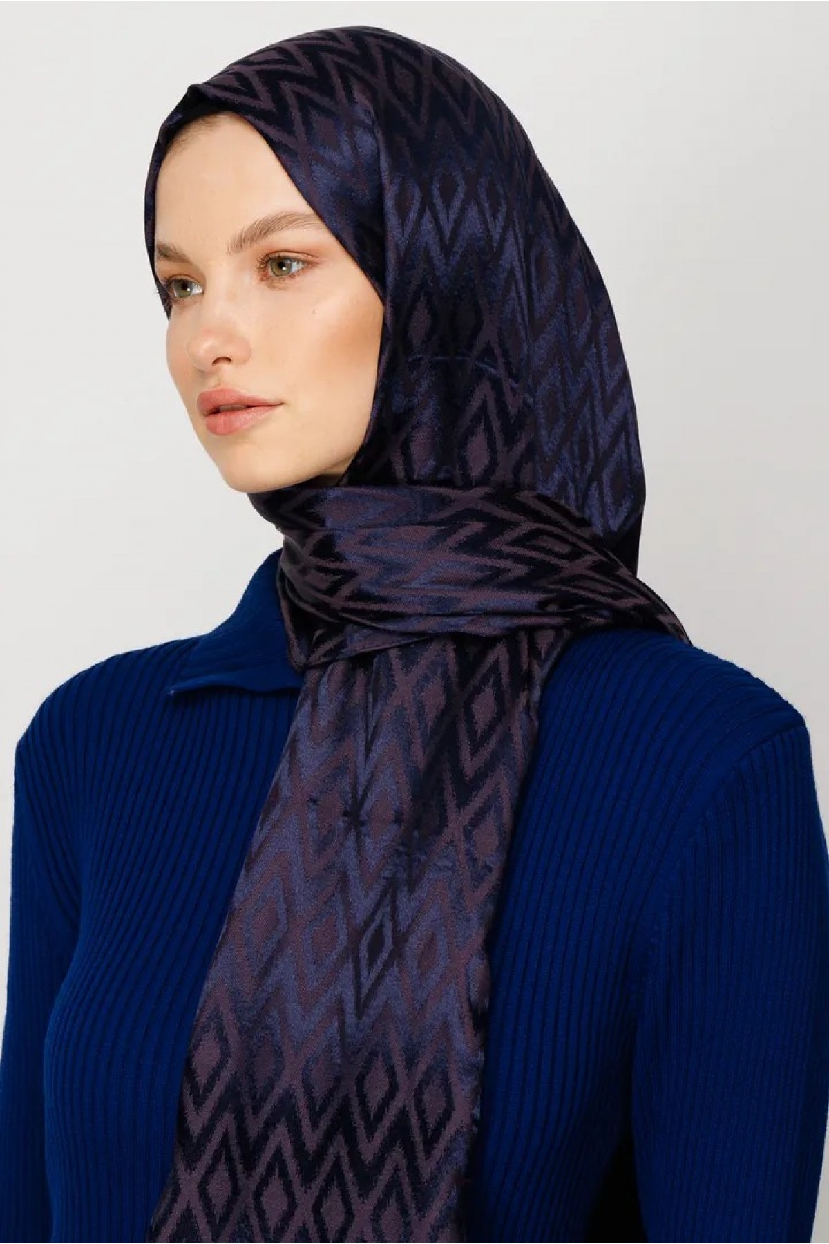 Tile Pattern Shiny Jacquard Shawl 