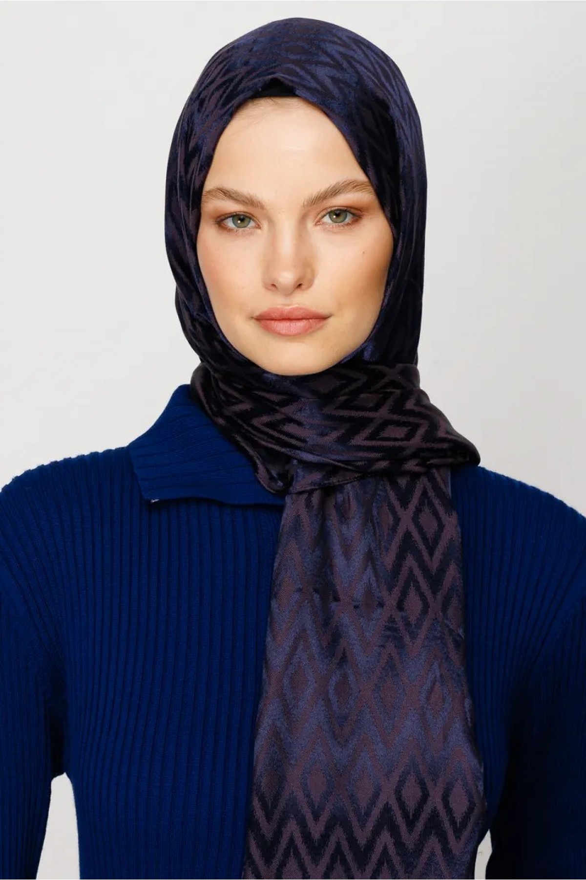 Tile Pattern Shiny Jacquard Shawl 