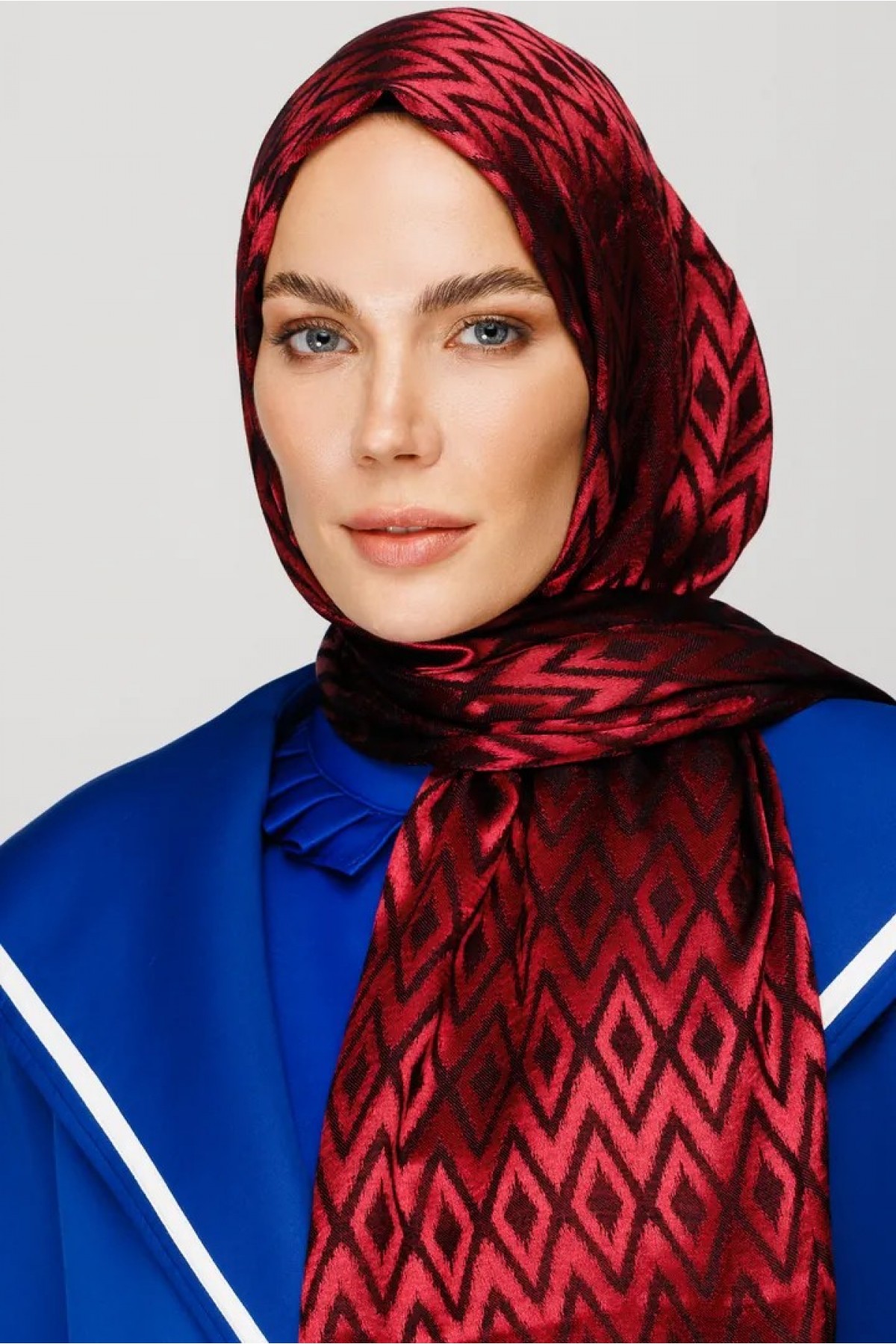 شال جاكار لامع بنمط البلاط 