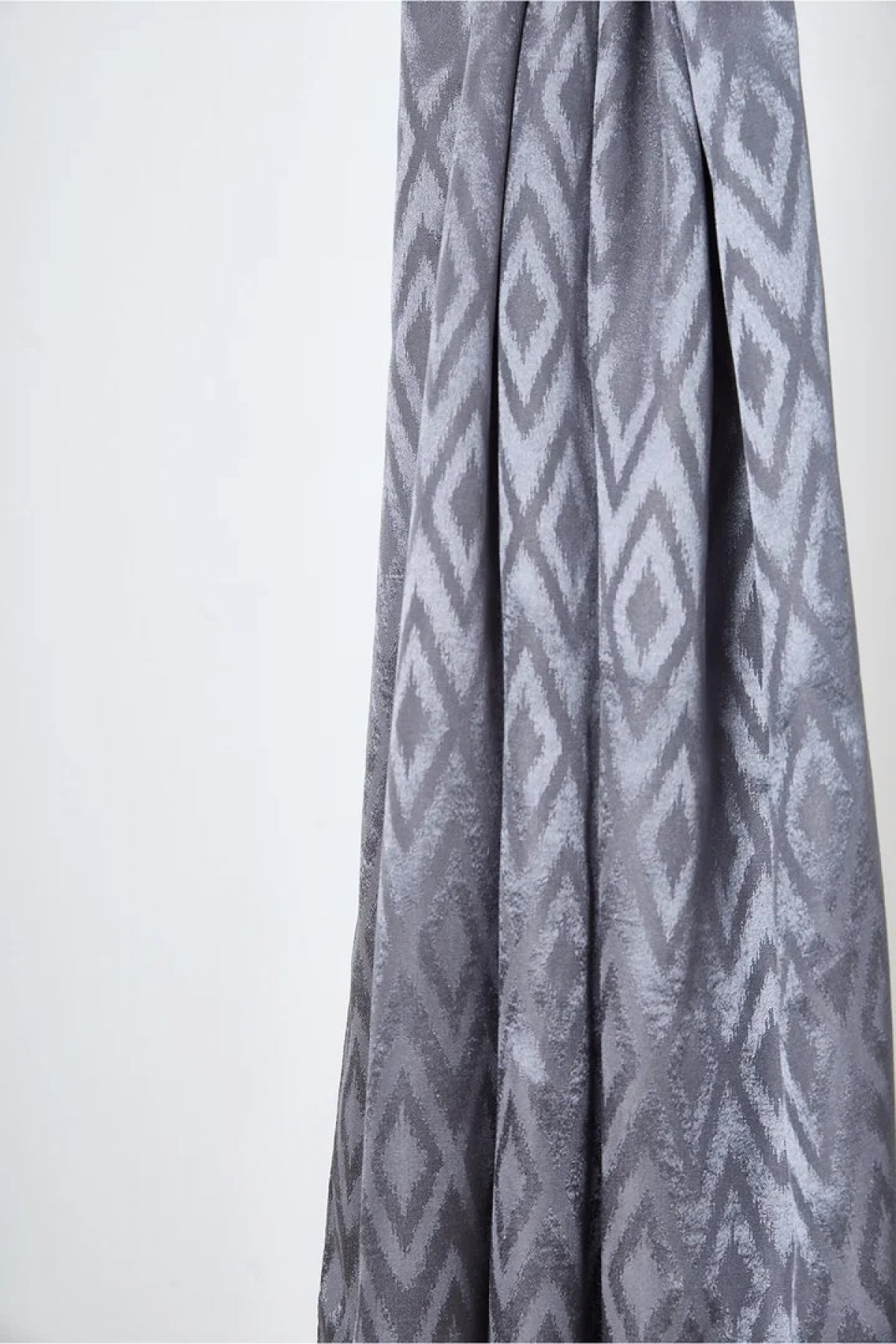 Tile Pattern Shiny Jacquard Shawl 