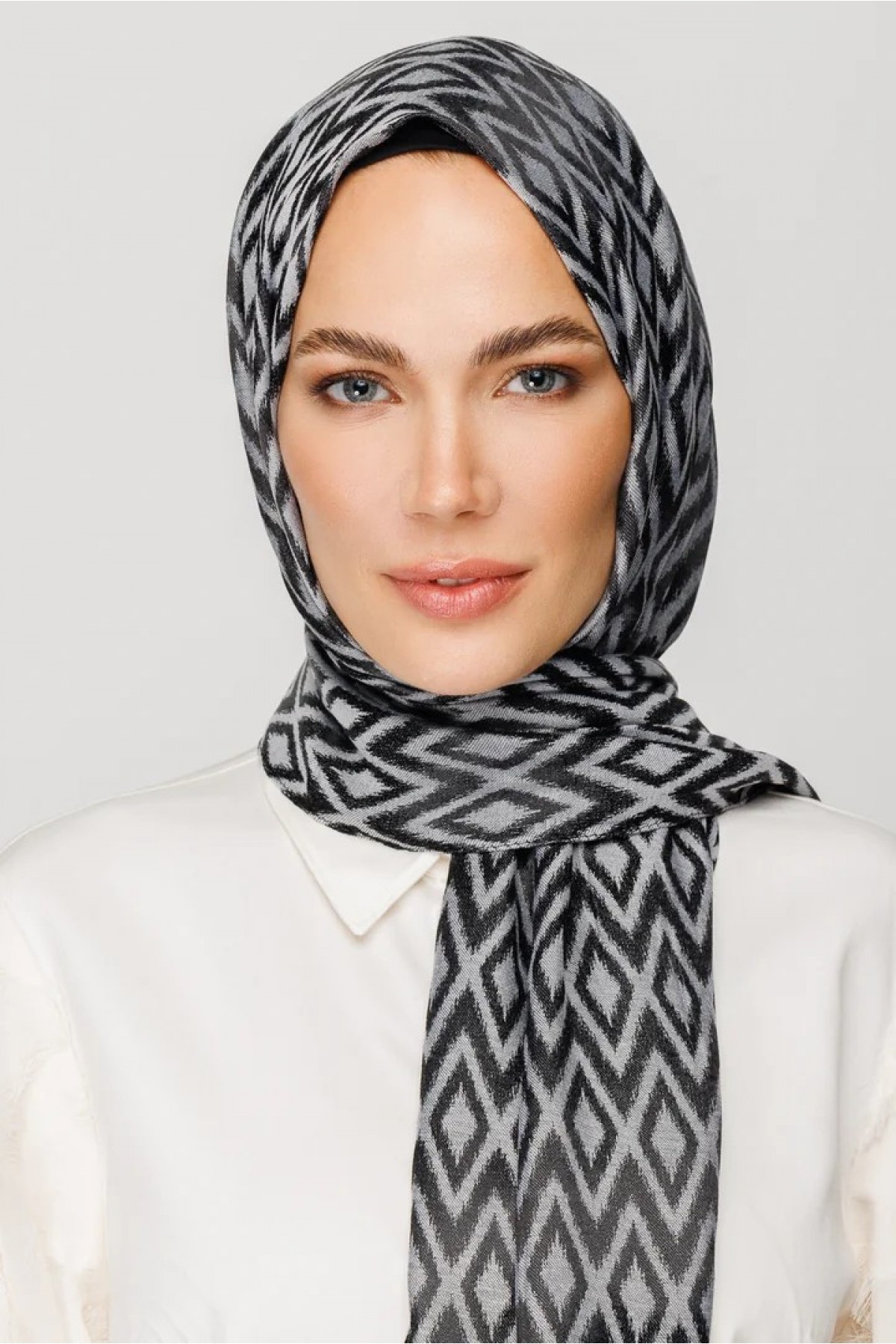 Tile Pattern Shiny Jacquard Shawl 
