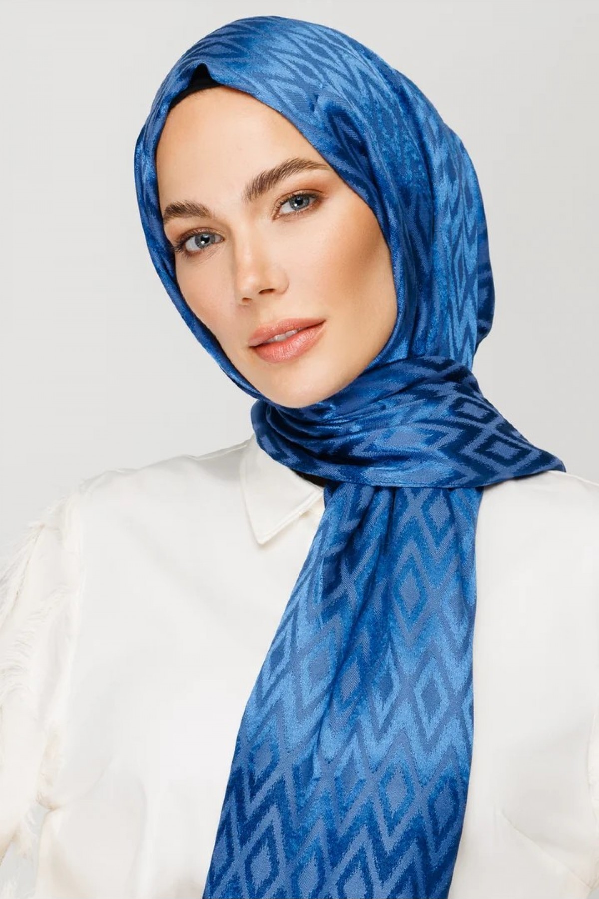 Tile Pattern Shiny Jacquard Shawl 