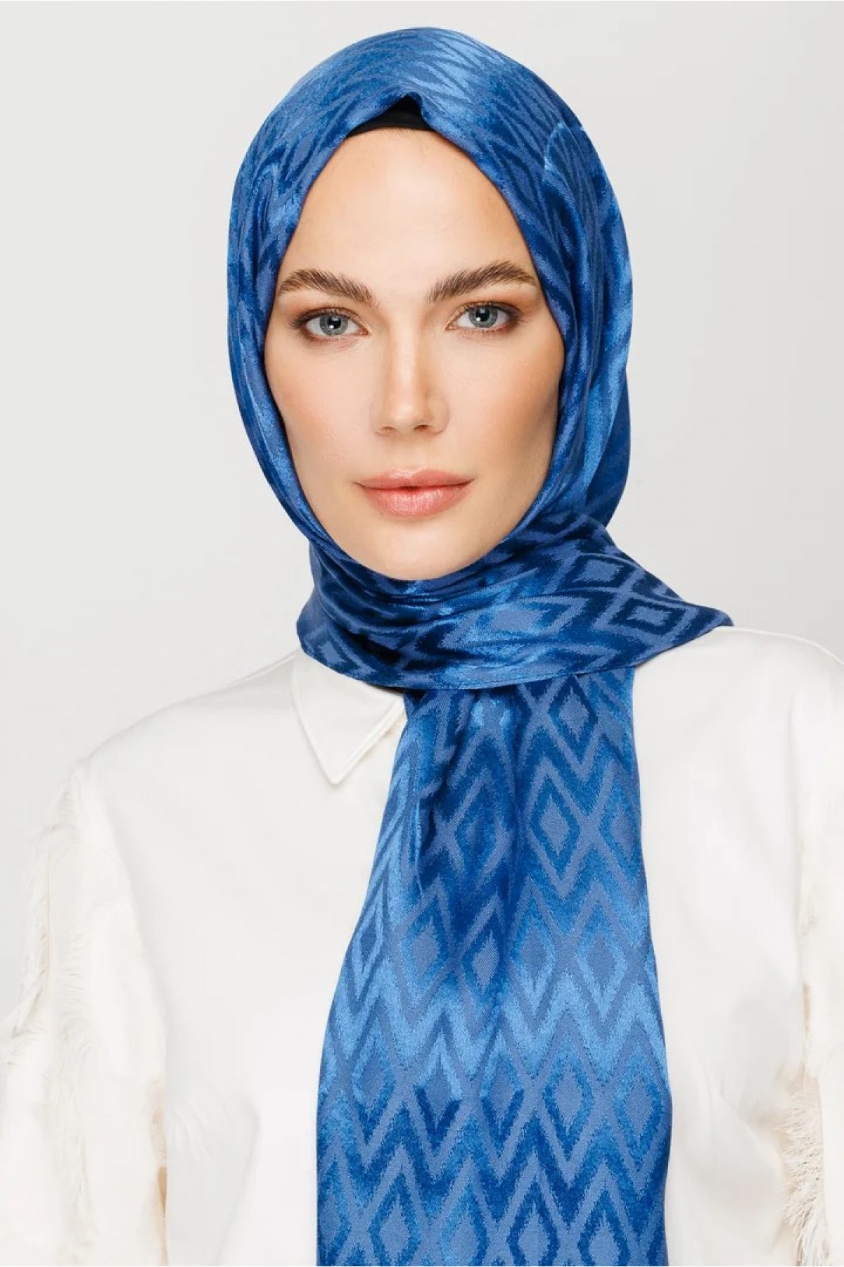 Tile Pattern Shiny Jacquard Shawl 