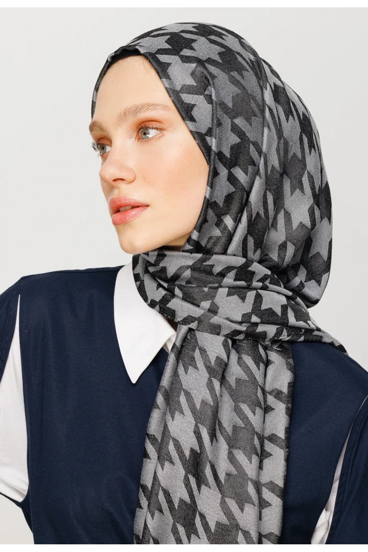 Houndstooth Pattern Shiny Jacquard Shawl 