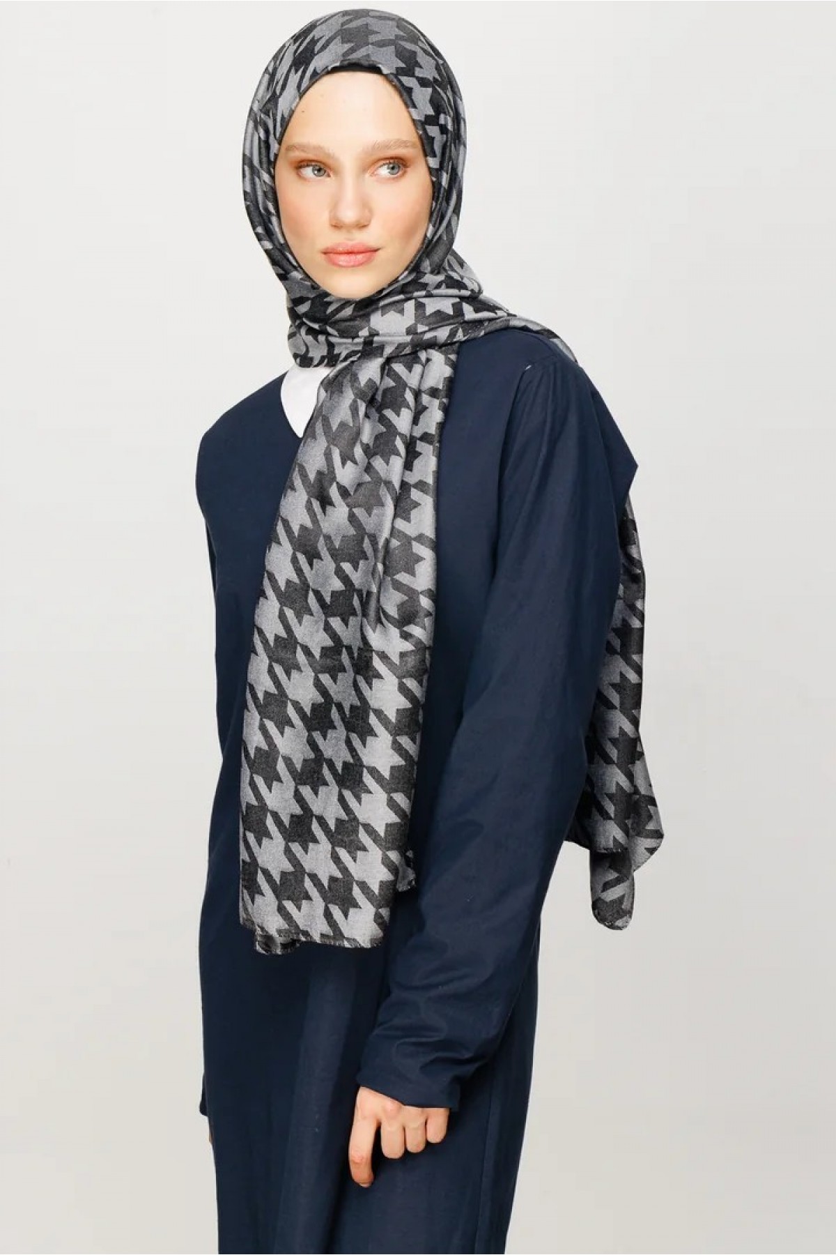 Houndstooth Pattern Shiny Jacquard Shawl 