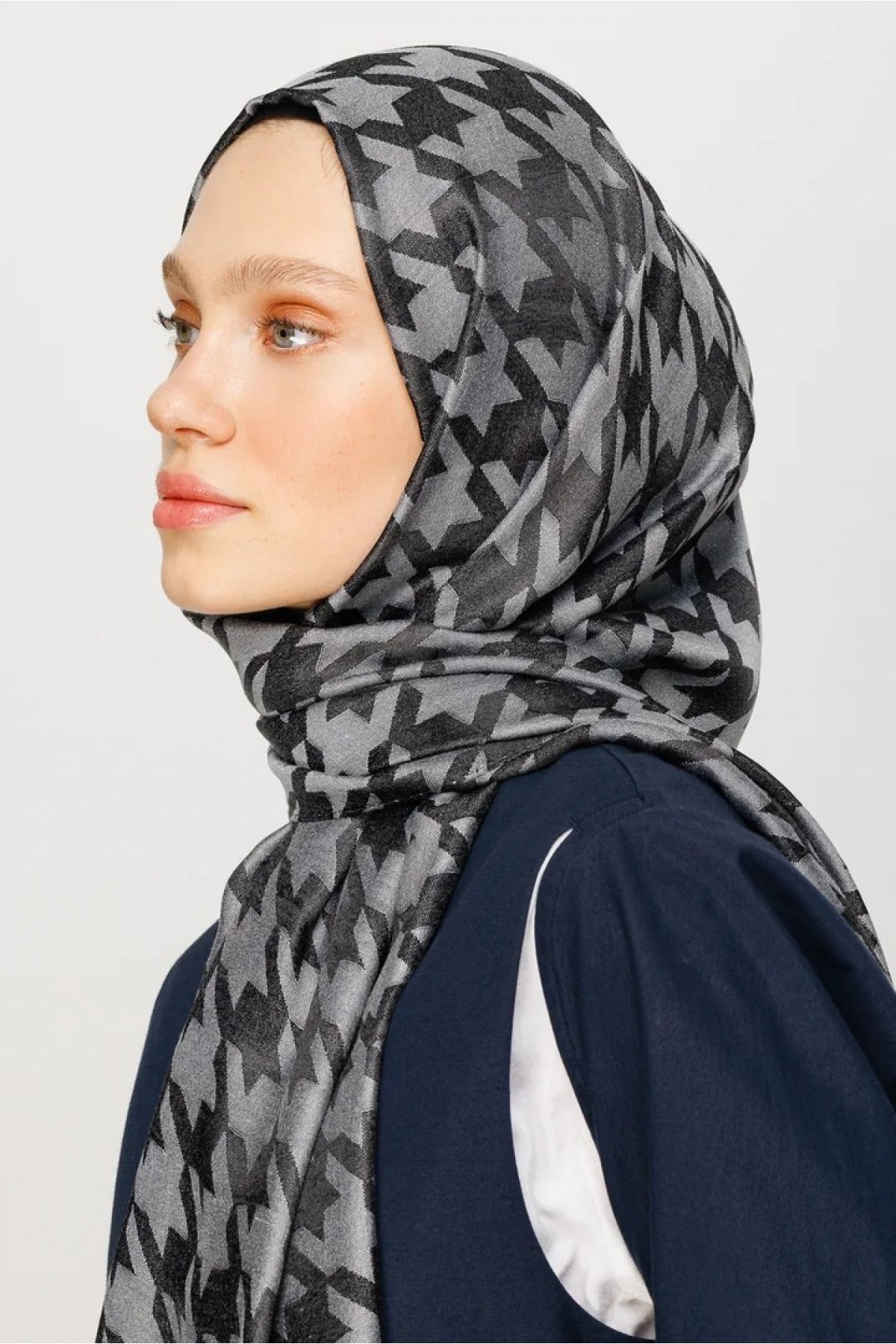 Houndstooth Pattern Shiny Jacquard Shawl 