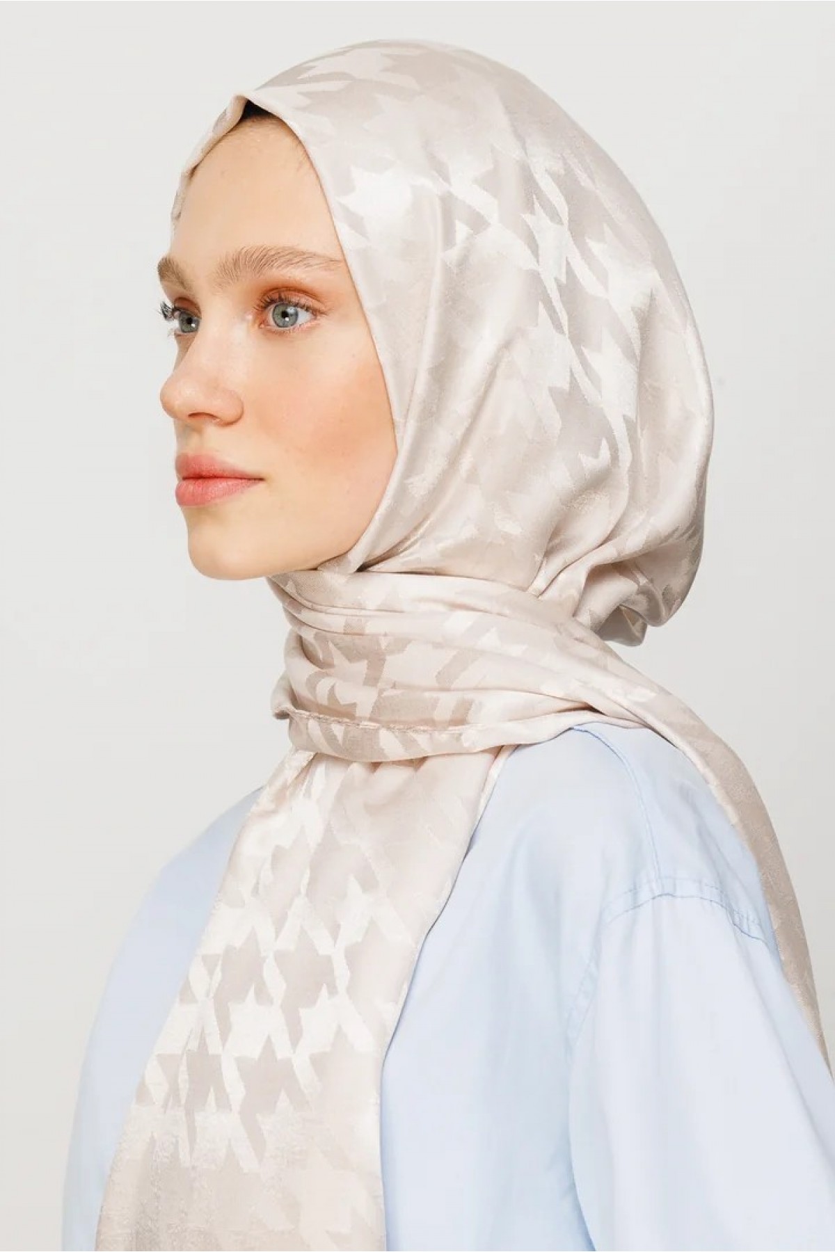 Houndstooth Pattern Shiny Jacquard Shawl 