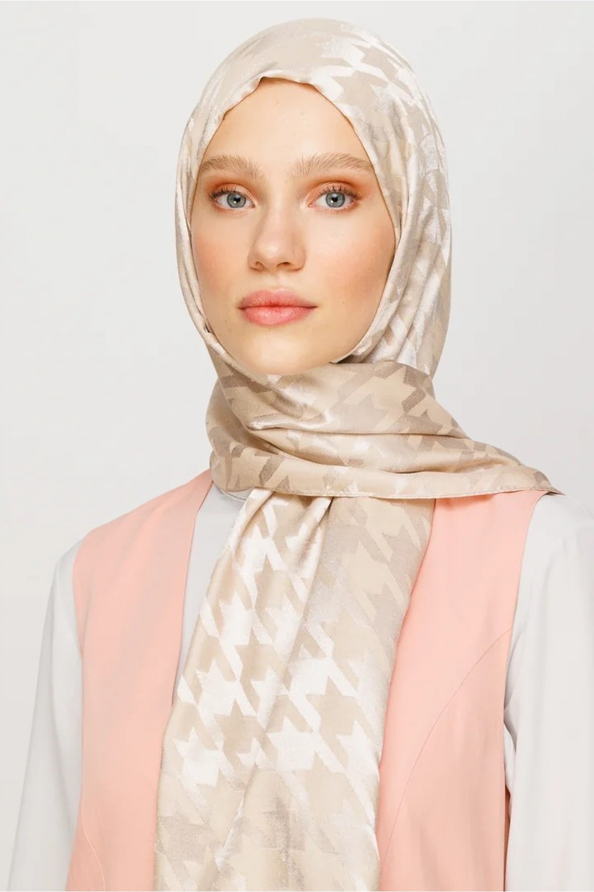 Houndstooth Pattern Shiny Jacquard Shawl 