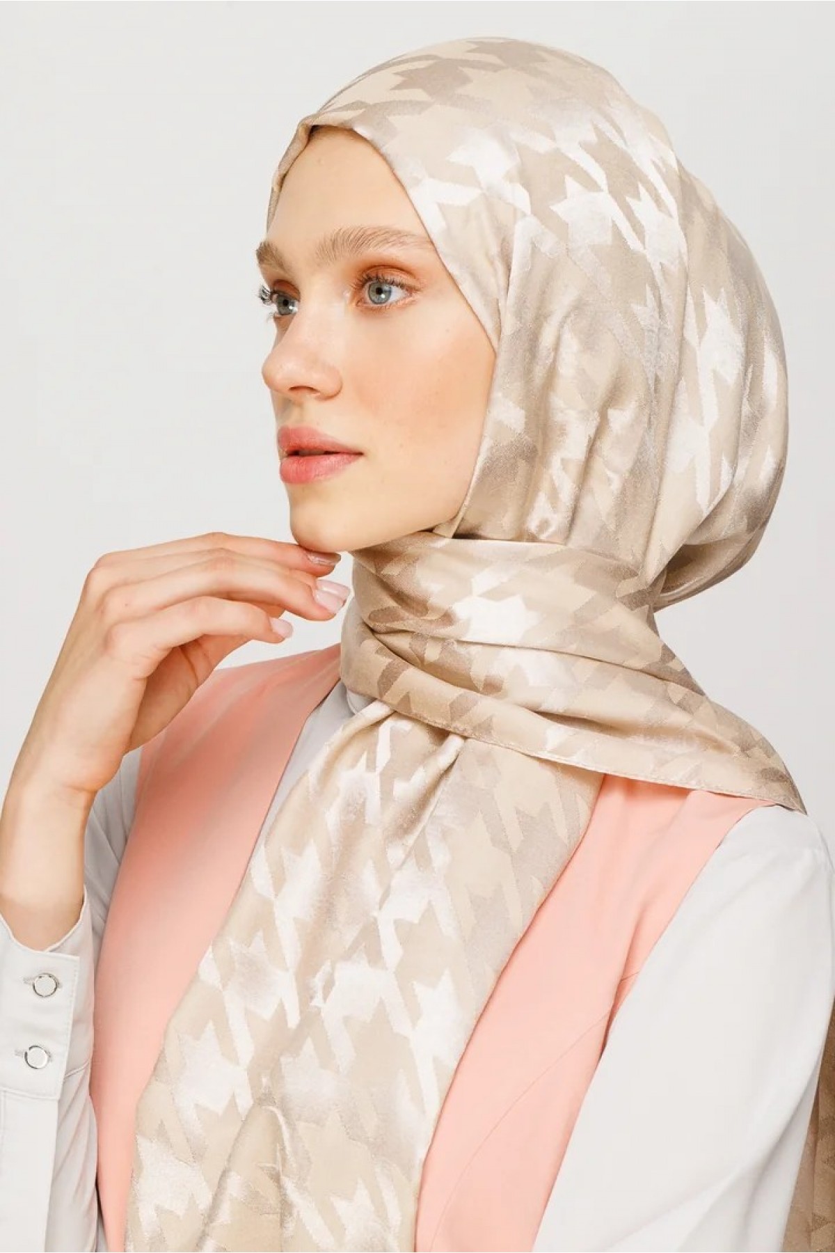 Houndstooth Pattern Shiny Jacquard Shawl 
