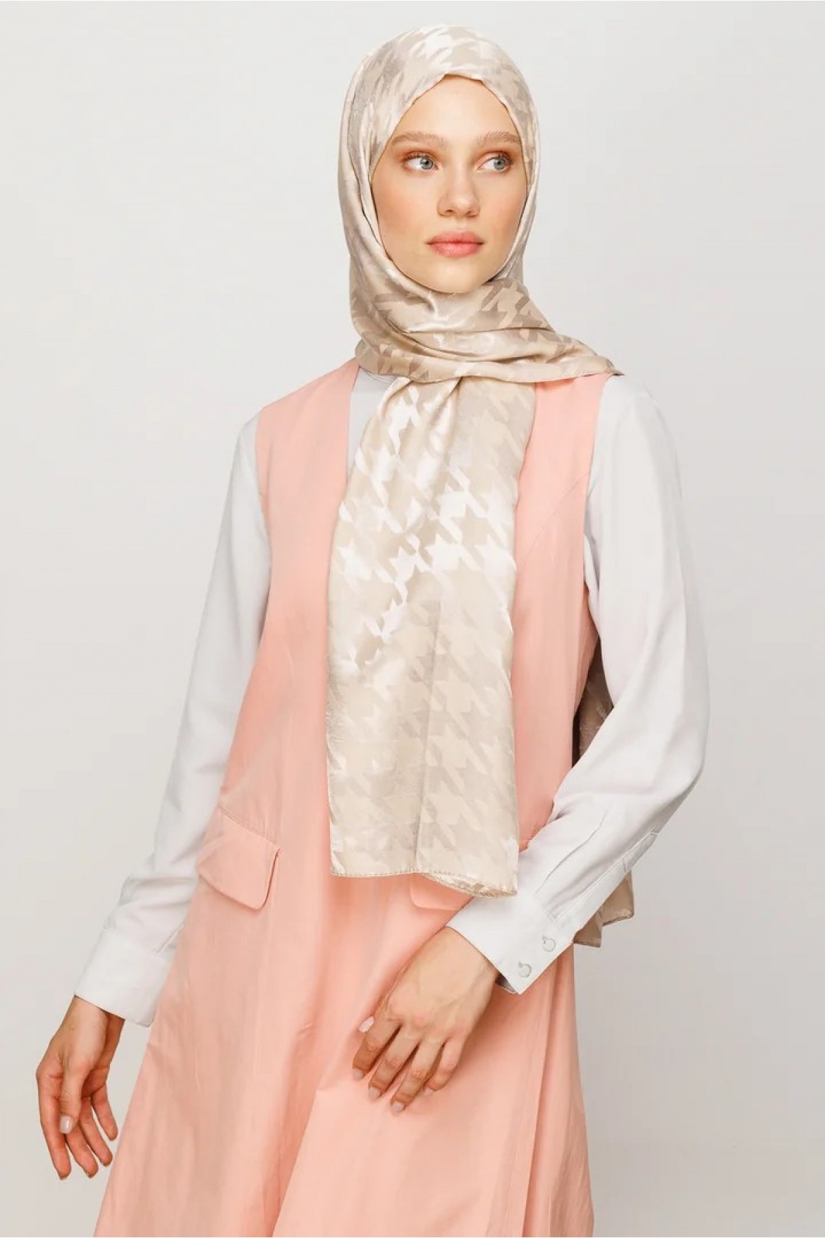 Houndstooth Pattern Shiny Jacquard Shawl 