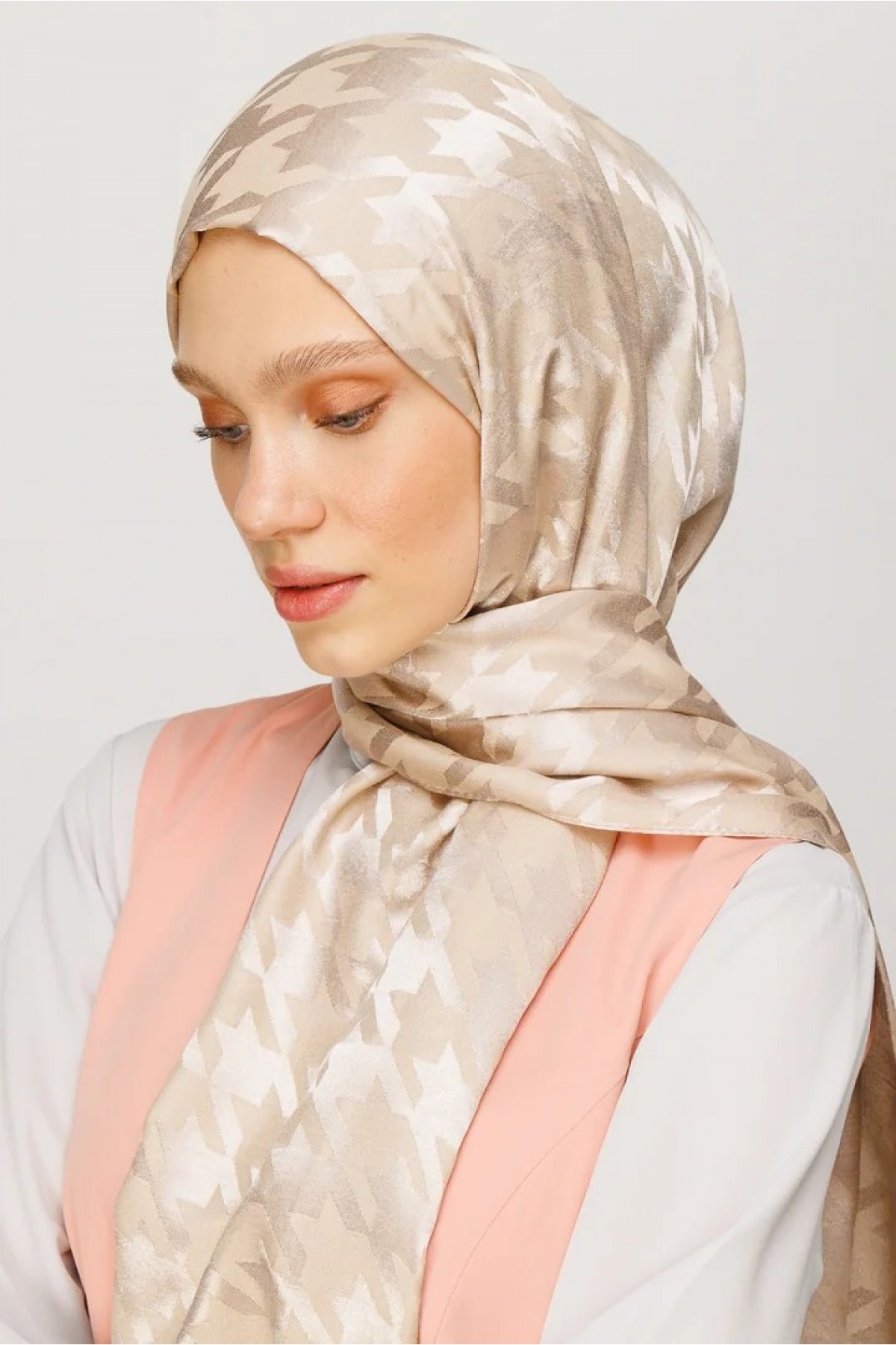 Houndstooth Pattern Shiny Jacquard Shawl 