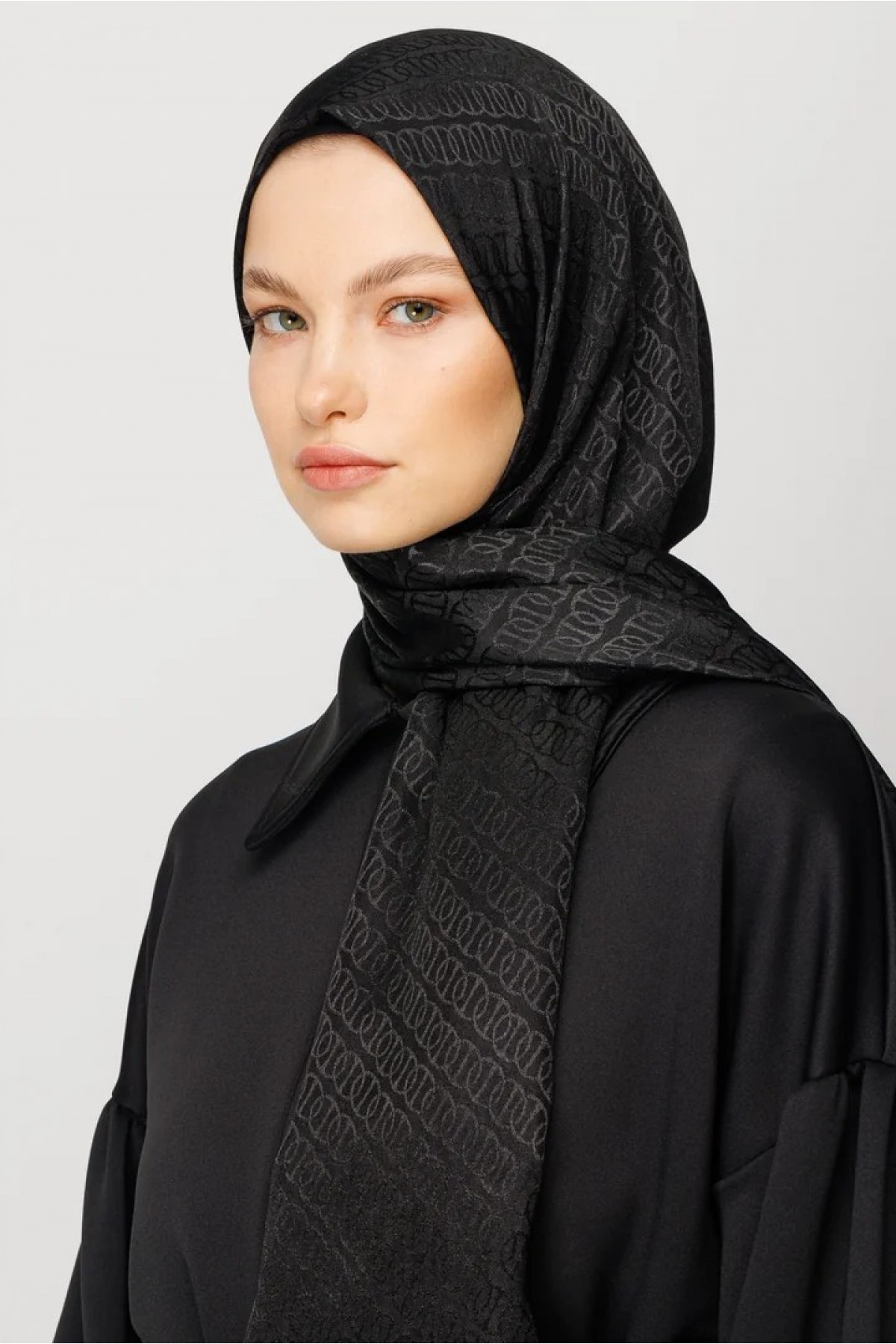 وشاح جاكار لامع بنمط دائم 