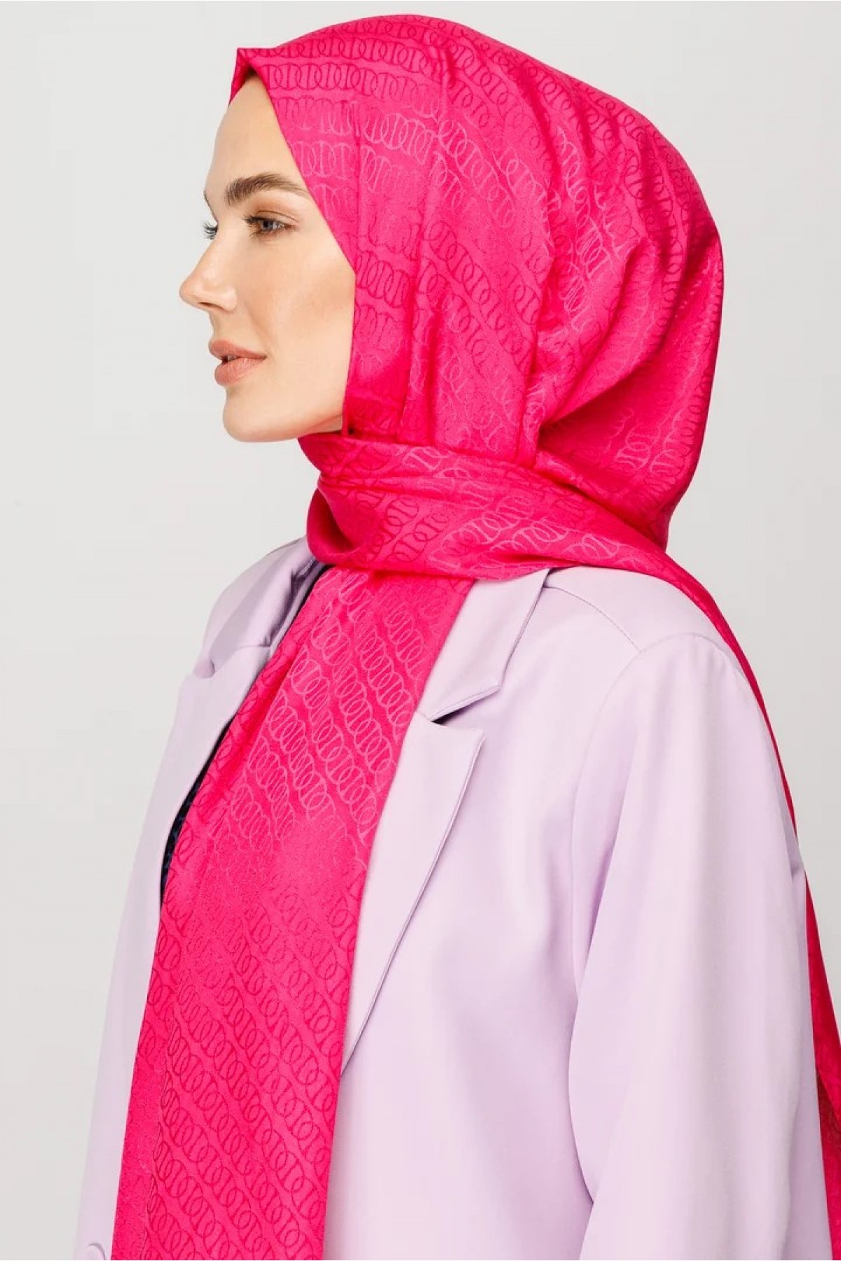 وشاح جاكار لامع بنمط دائم 