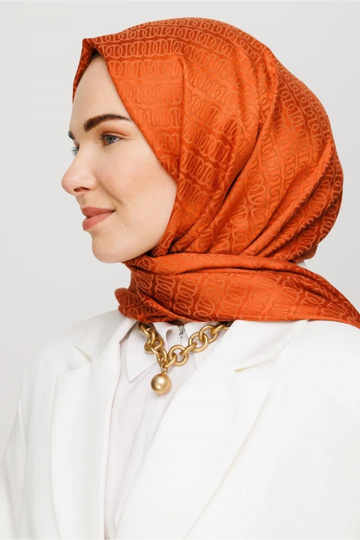 وشاح جاكار لامع بنمط دائم 