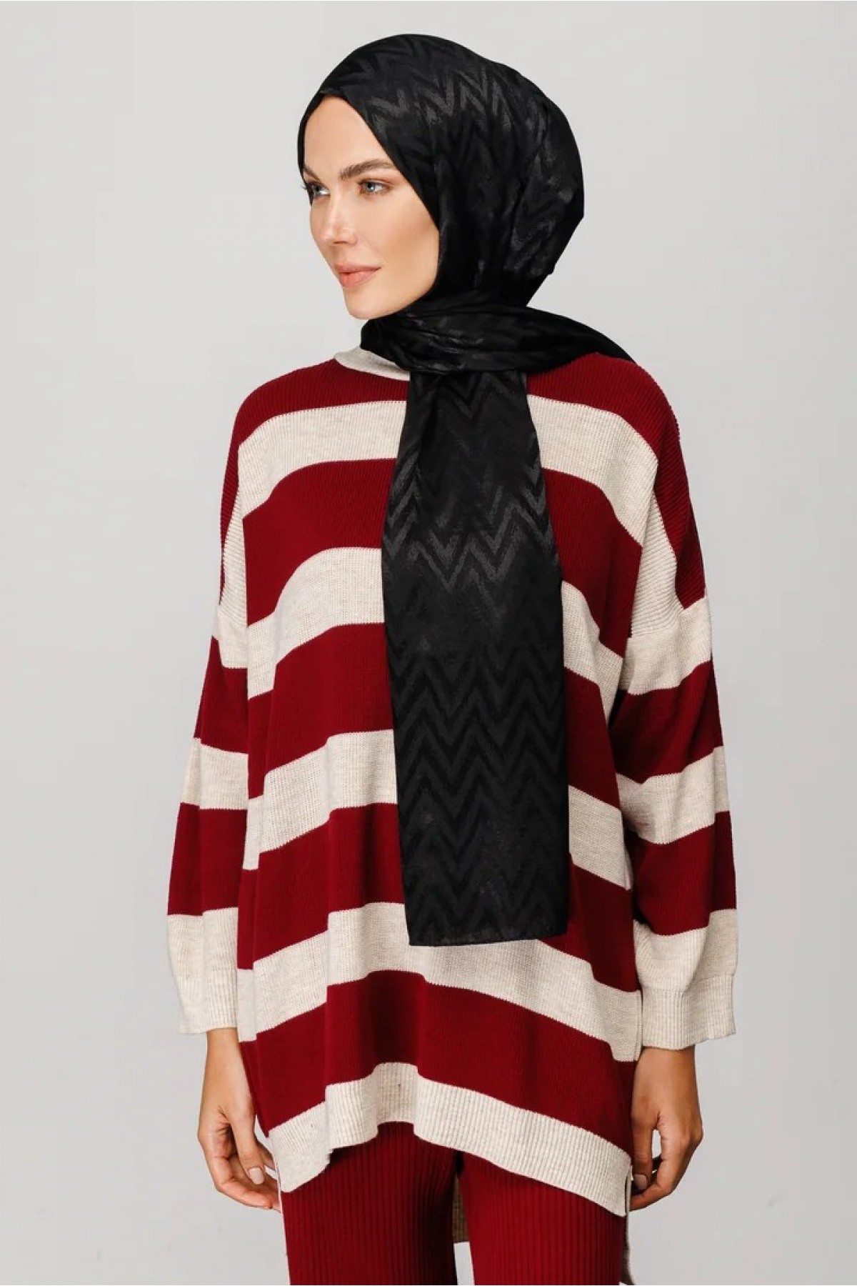 Zigzag Pattern Shiny Jacquard Scarf 
