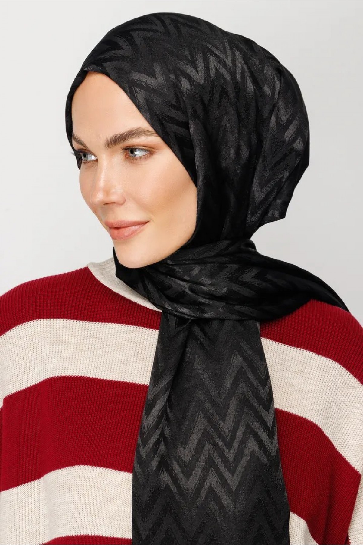 Zigzag Pattern Shiny Jacquard Scarf 