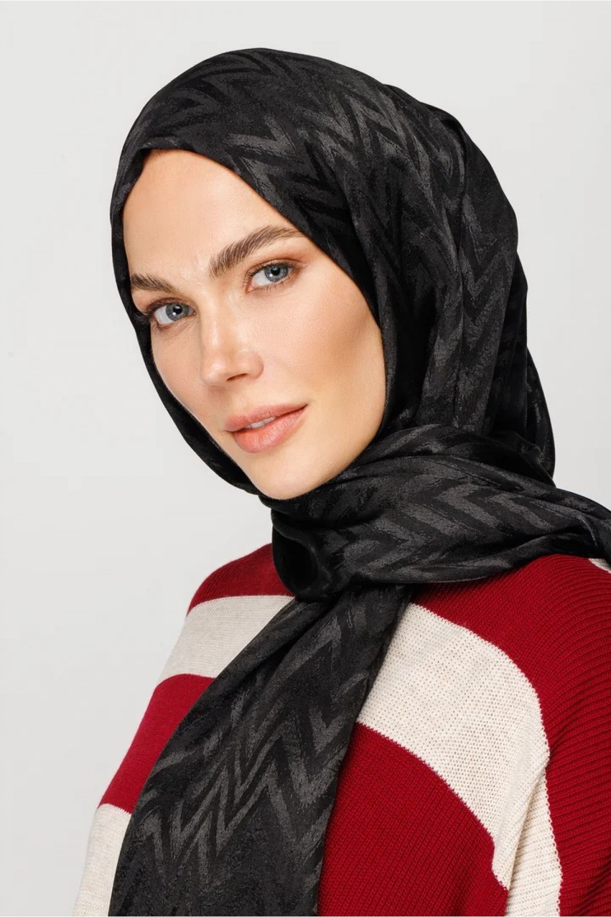 Zigzag Pattern Shiny Jacquard Scarf 