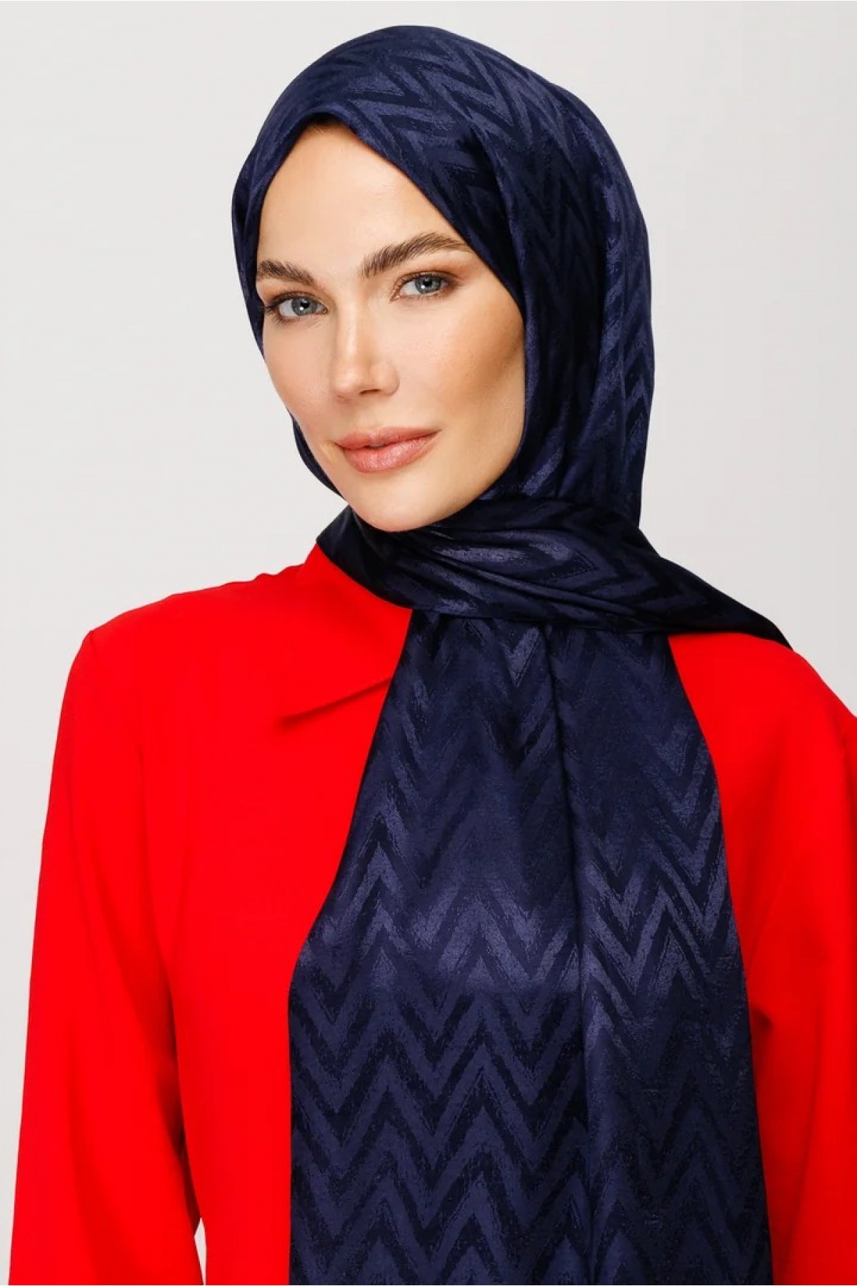 وشاح جاكار لامع بنمط متعرج 
