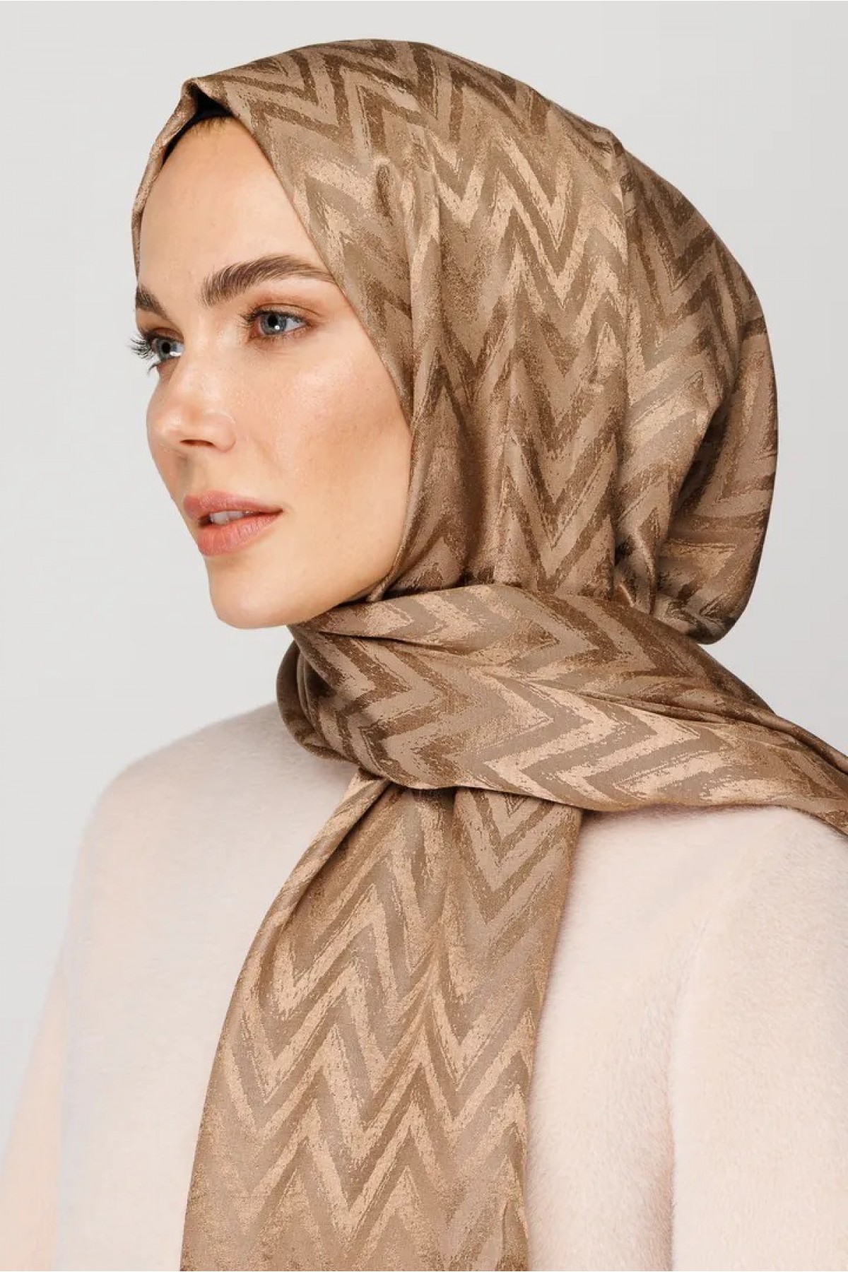 Zigzag Pattern Shiny Jacquard Scarf 